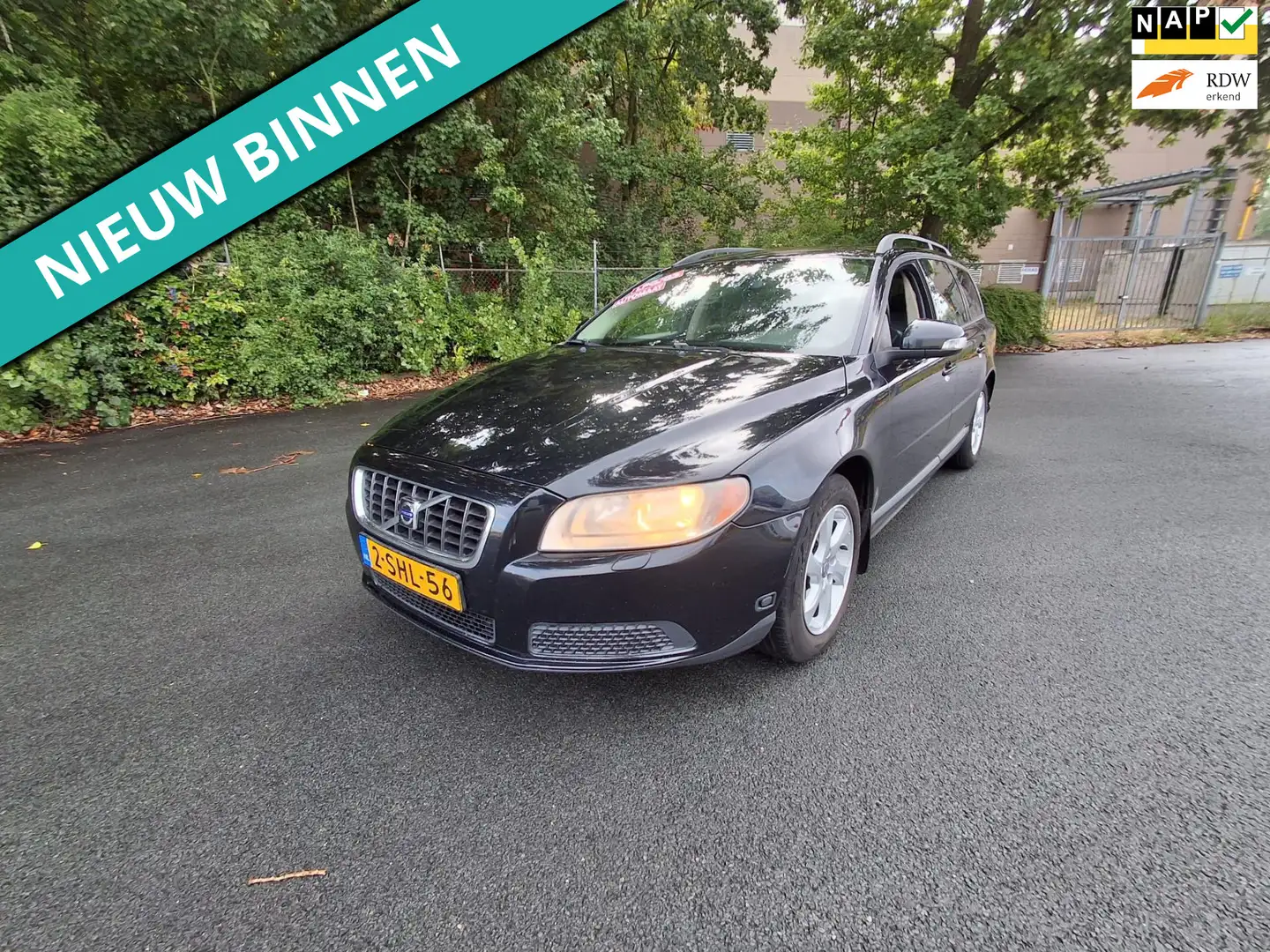 Volvo V70 2.5T Momentum ZO INGERUILD DUS ZO WEG PRIJSJE Negro - 1