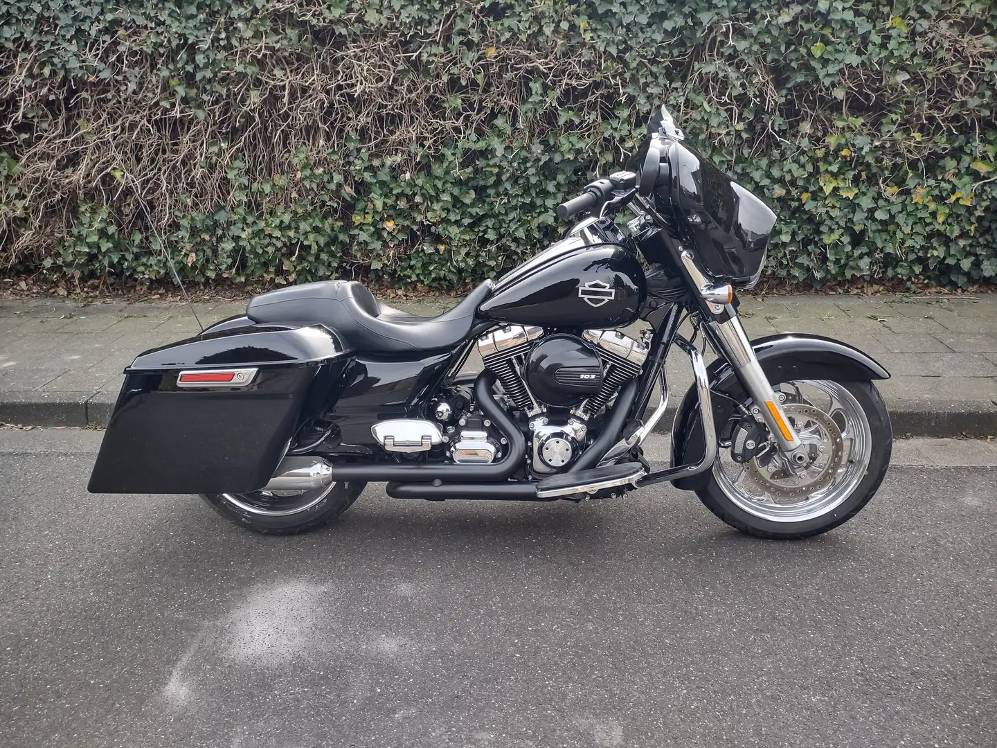 Harley-Davidson Street Glide FLHX Noir - 1