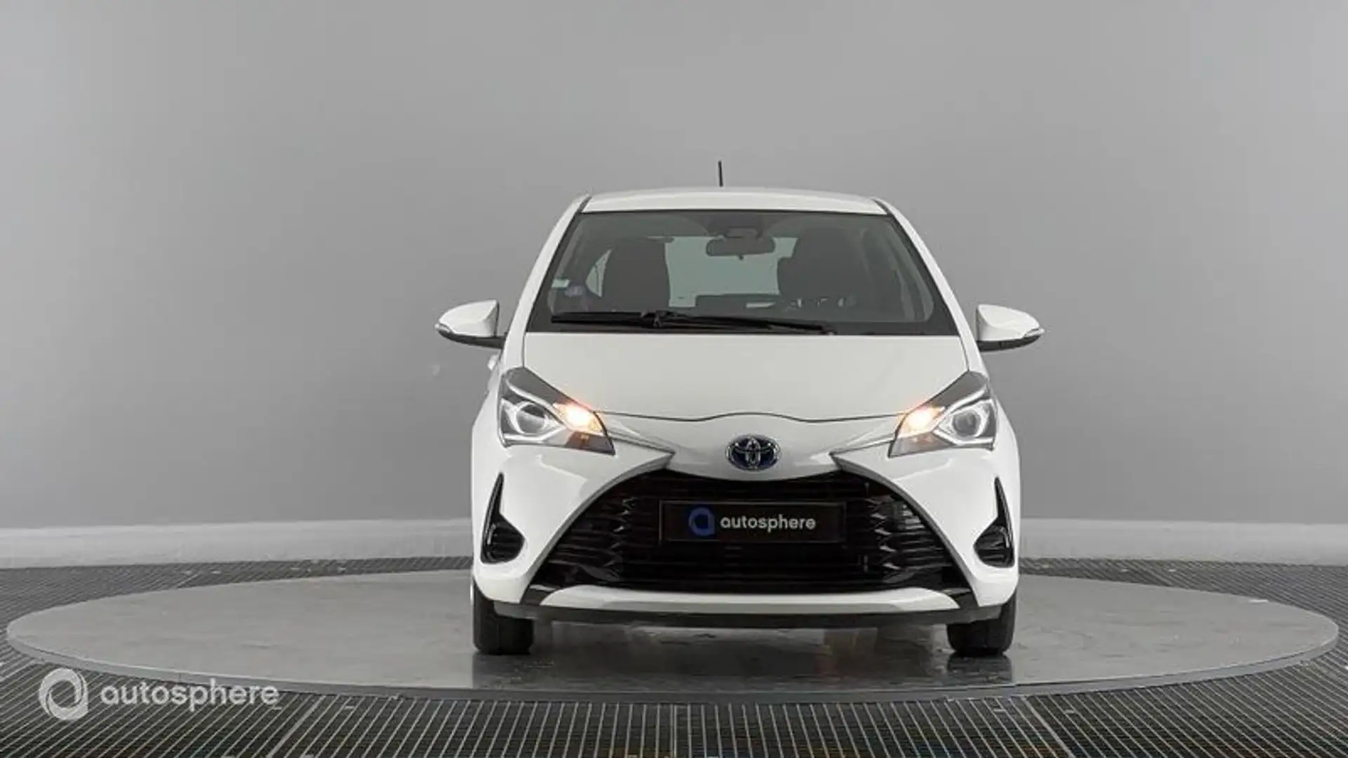 Toyota Yaris 100h France 5p RC18 - 2