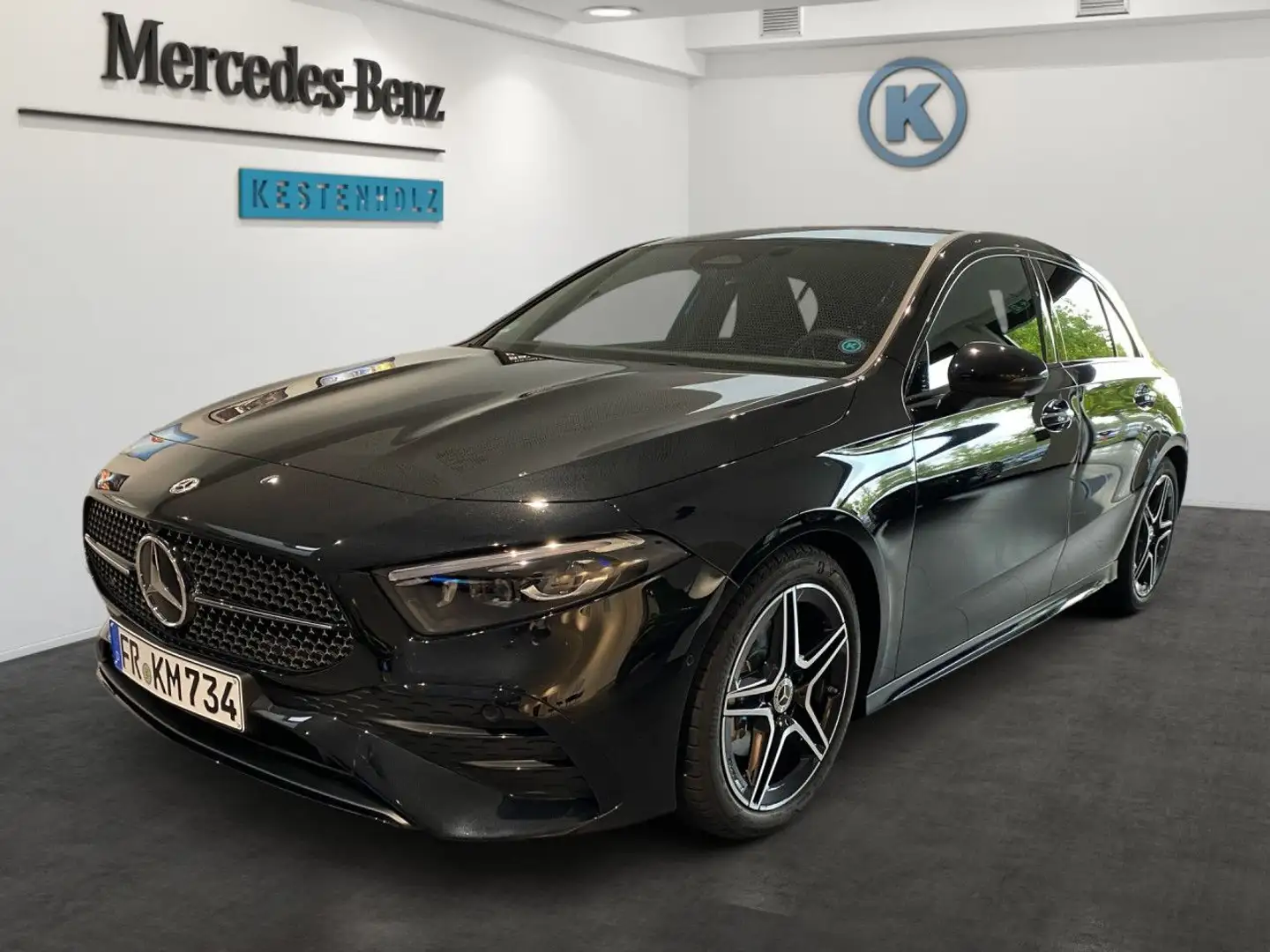 Mercedes-Benz A 200 AMG+NIGHT+KEYLESS+MULTI+360°+DISTR+PARK Schwarz - 2