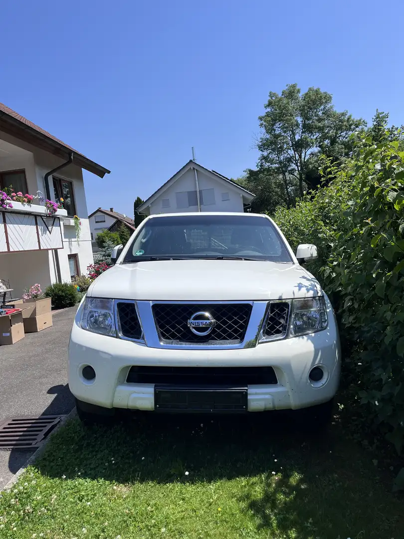 Nissan Pathfinder 2.5 dCi 190PS 4WD Motorschaden Weiß - 1