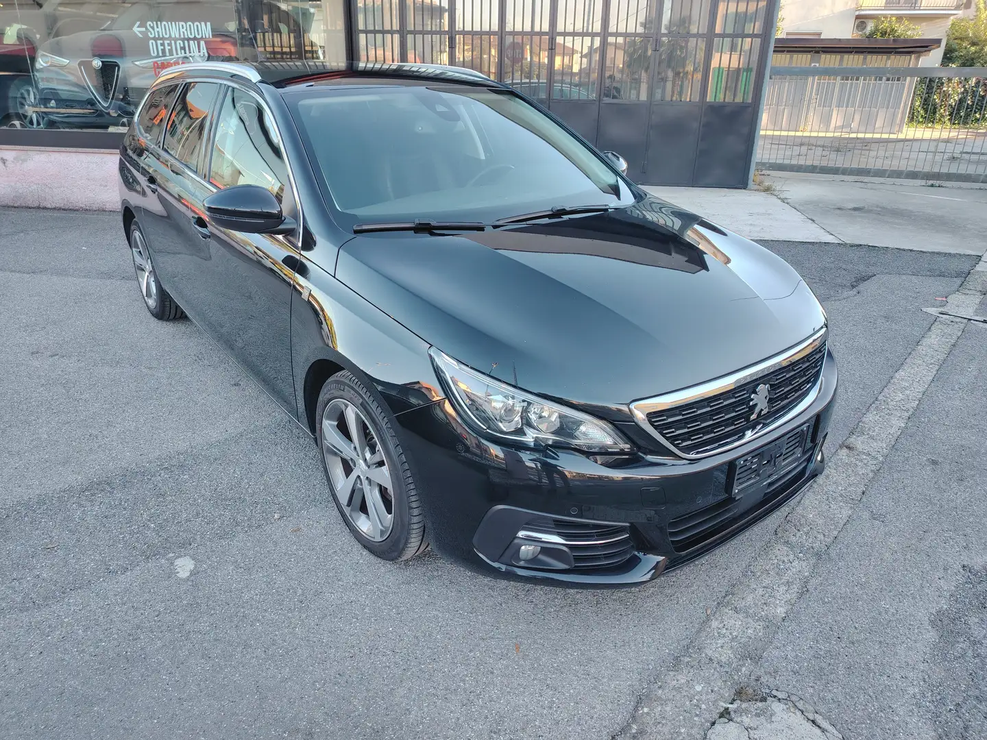 Peugeot 308 SW 1.5 BLUEHDI TECH EDITION AUTO "OK NEOPATENTATI" Nero - 2