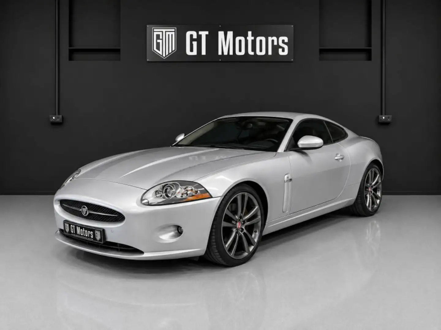 Jaguar XK8 4.2 V8 Grau - 1