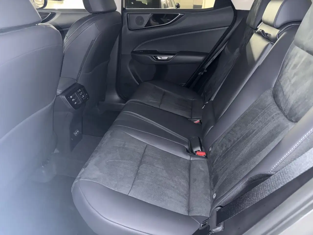 Lexus NX 350h E-FOUR Business CarPlay,LED,Kamera,el.Heckklappe 9