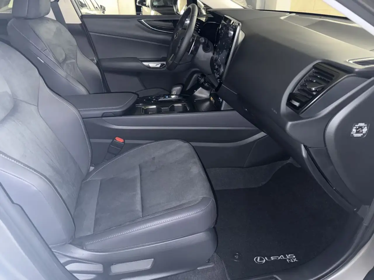 Lexus NX 350h E-FOUR Business CarPlay,LED,Kamera,el.Heckklappe 8