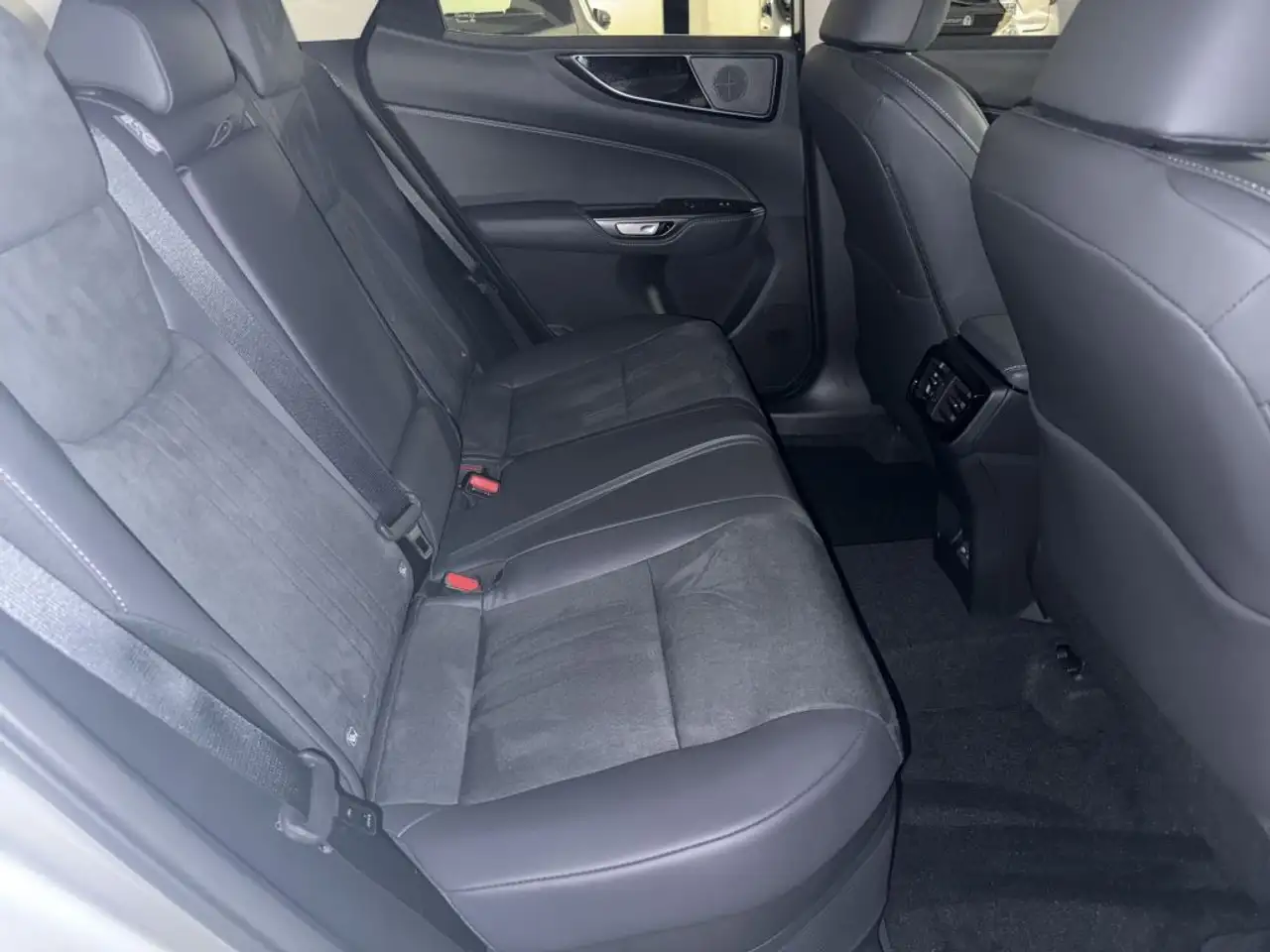 Lexus NX 350h E-FOUR Business CarPlay,LED,Kamera,el.Heckklappe 10