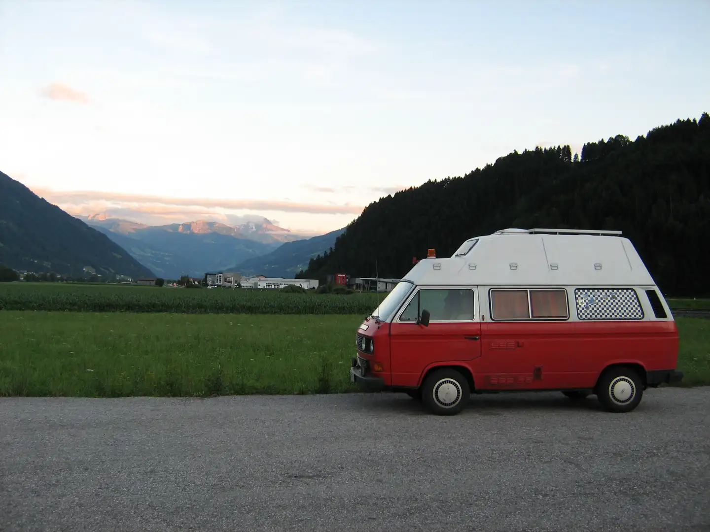 Volkswagen T3 T3 KRANKENW (78) Rot - 1