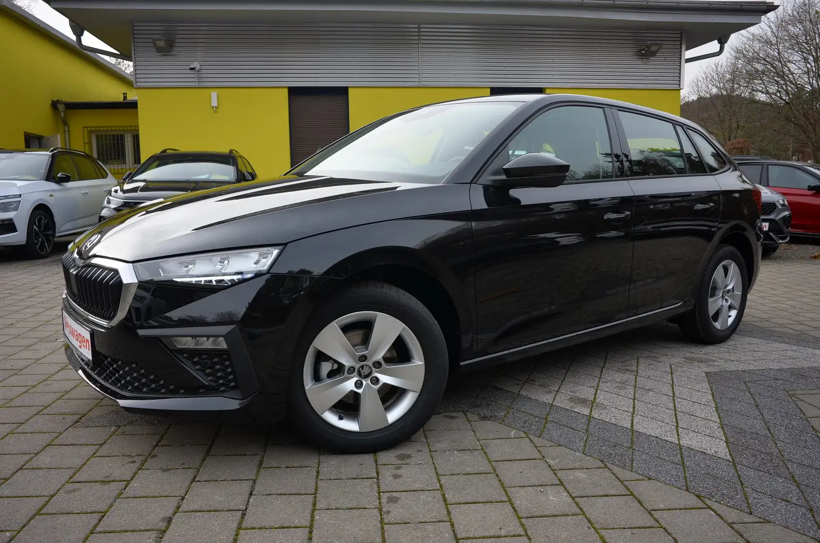 Skoda Scala 1.0 TSI 115PS 5JGAR+AHK+SHZ+KAMERA+PDCv+h Schwarz - 1