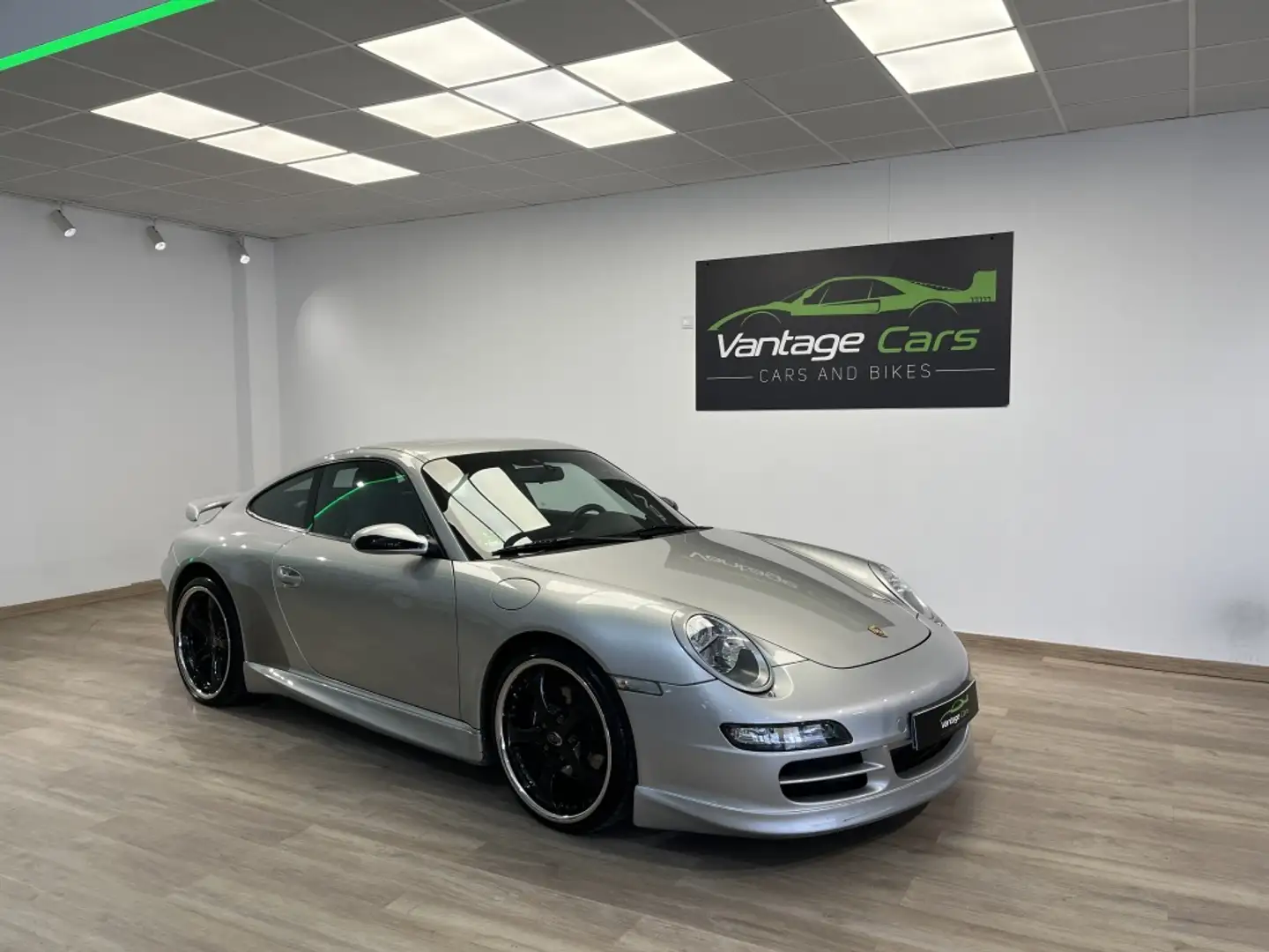 Porsche 997 Carrera Coupé Plateado - 1