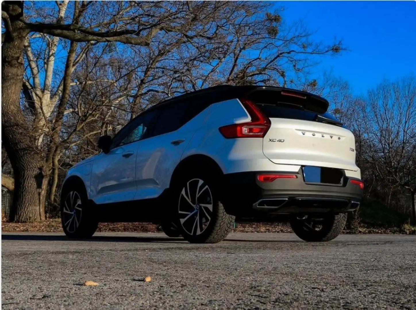 Volvo XC40 XC40 T5 Recharge DKG RDesign + Händlergarantie Weiß - 2