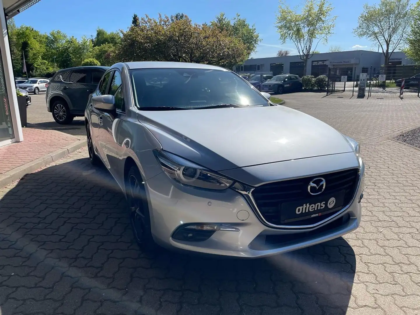 Mazda 3 EXCLUSIVE Navi, LED, PDC Silber - 2