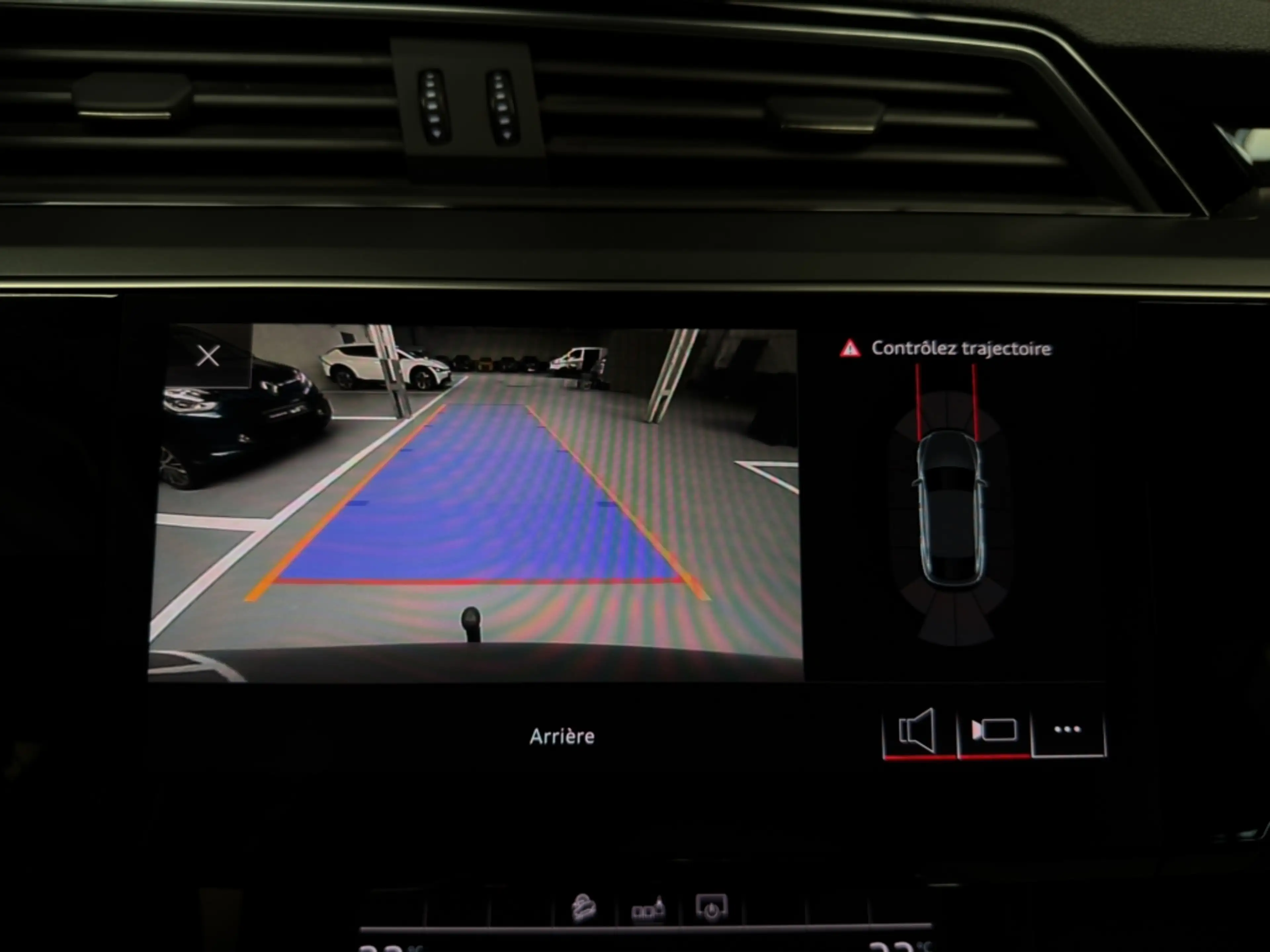 Audi e-tron 50 Quattro 71 kWh - 313 ch (230 kW) — photo 15