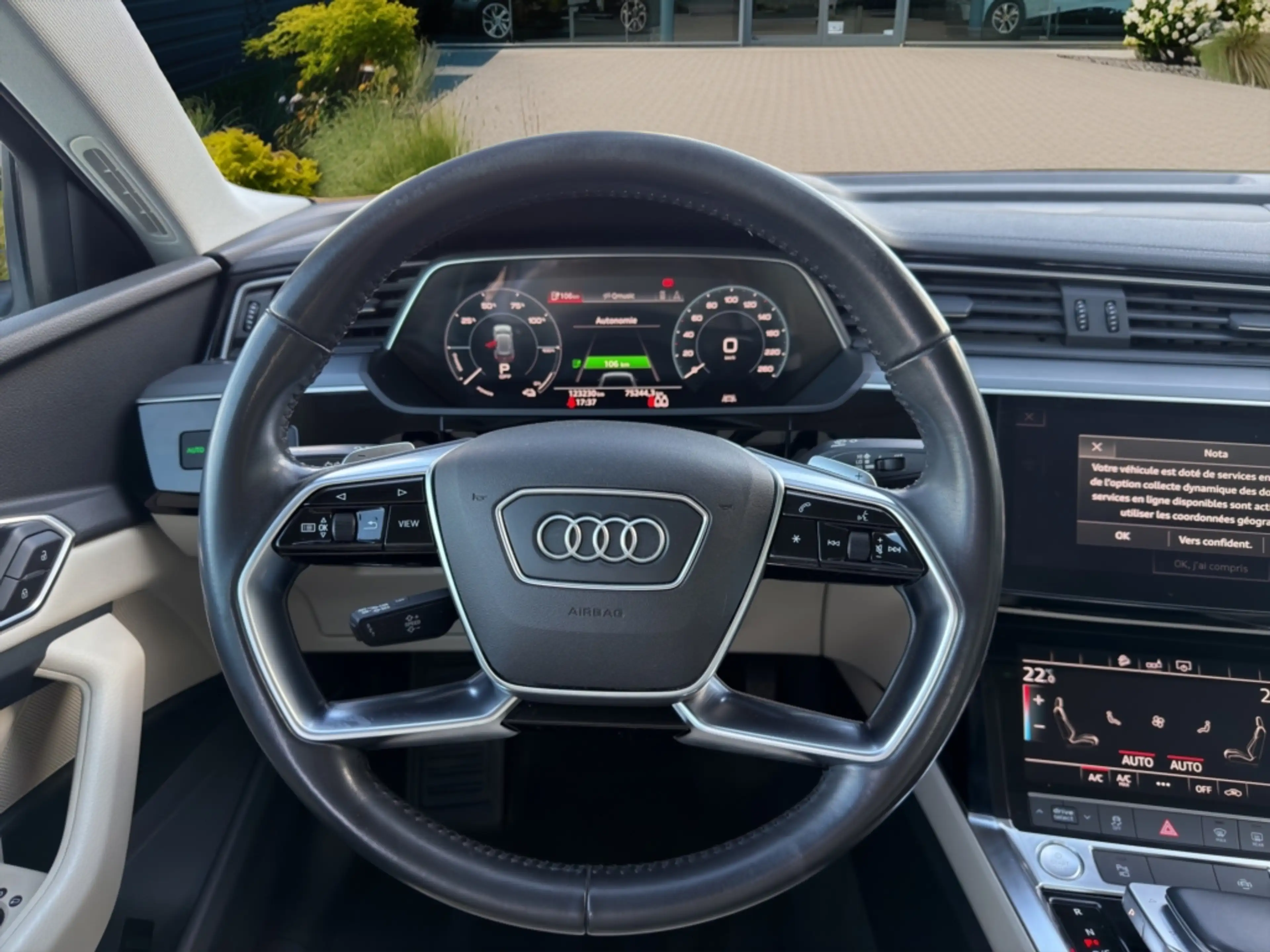 Audi e-tron 50 Quattro 71 kWh - 313 ch (230 kW) — photo 12