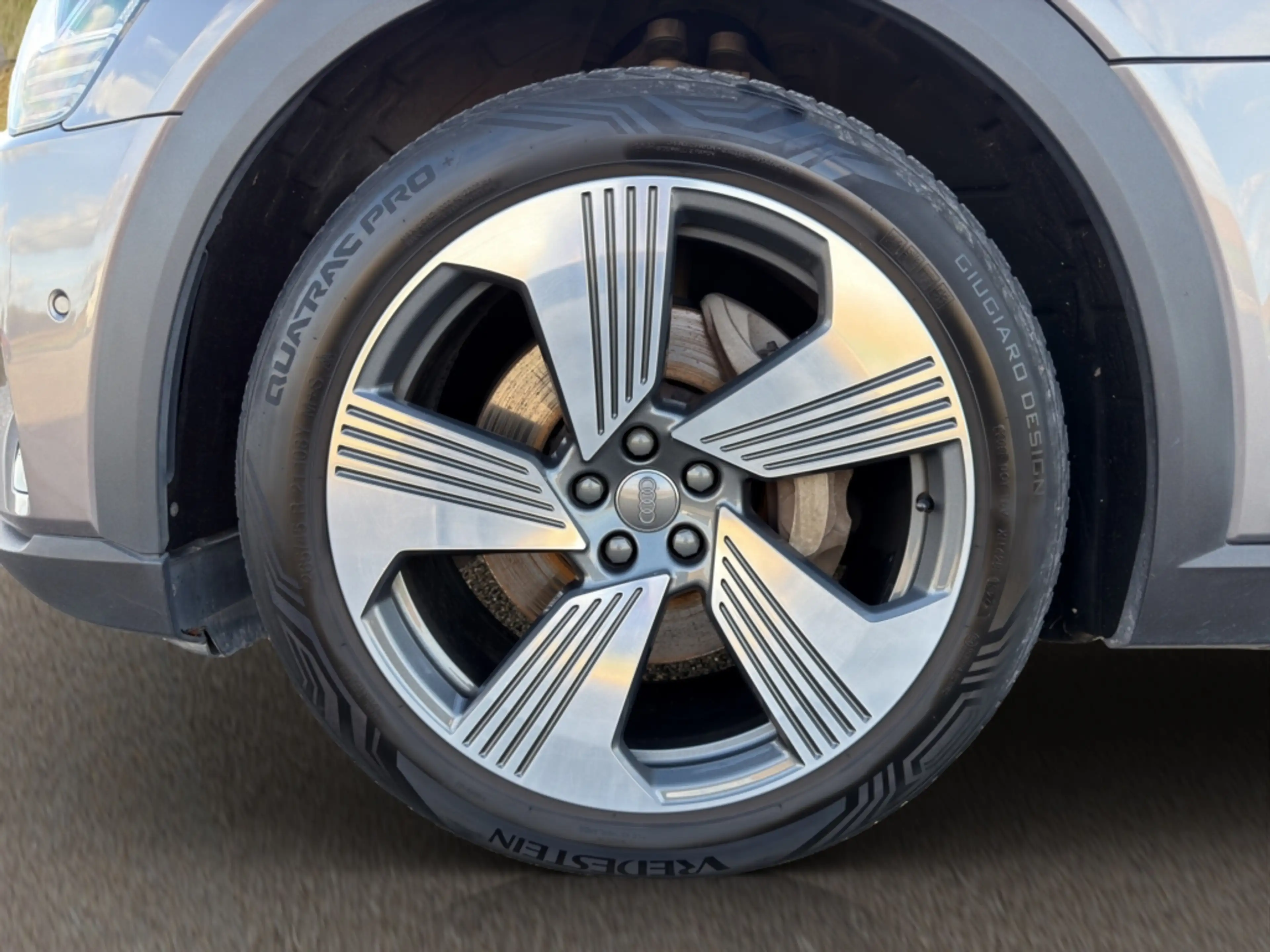 Audi e-tron 50 Quattro 71 kWh - 313 ch (230 kW) — photo 10