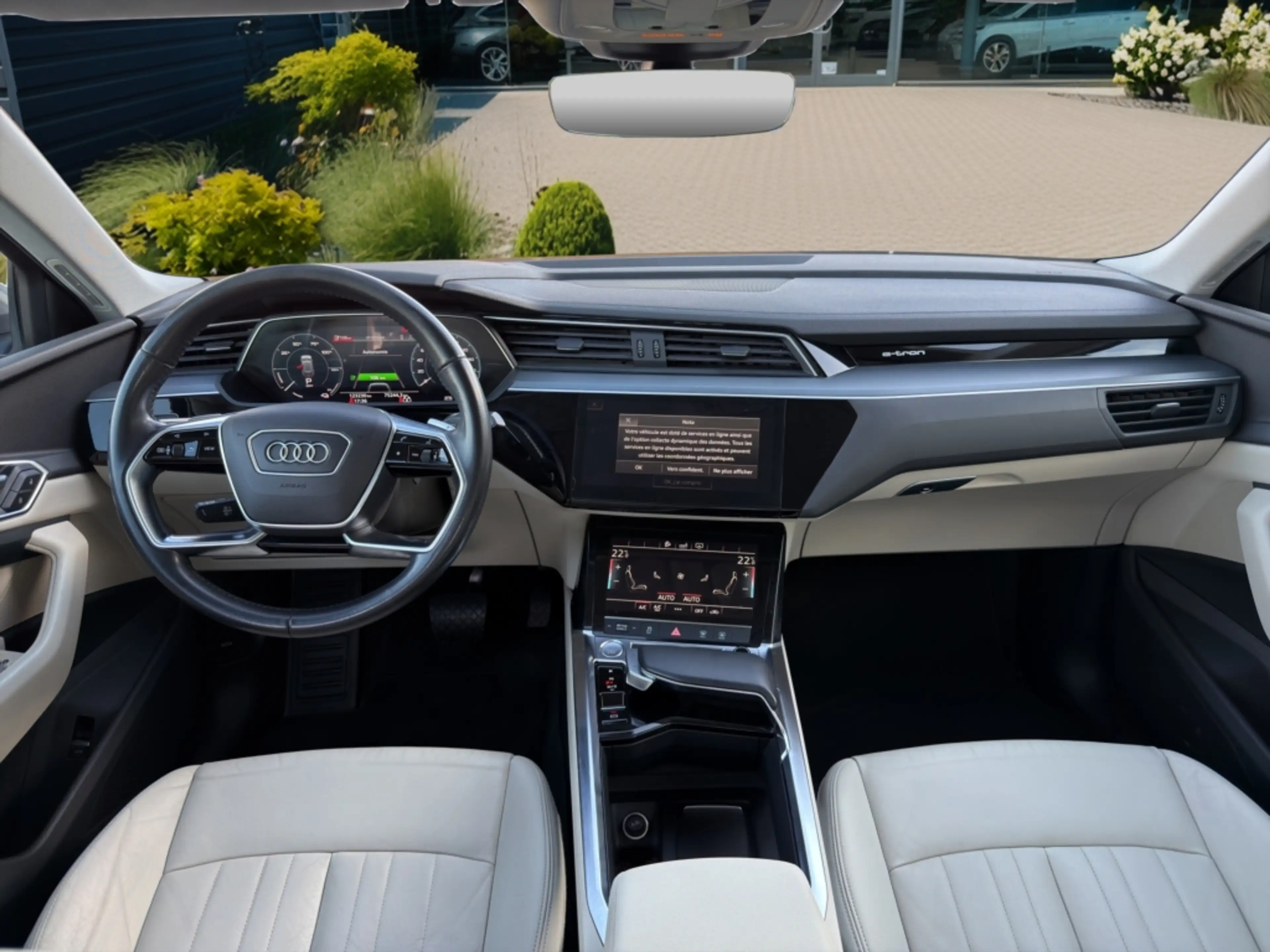 Audi e-tron 50 Quattro 71 kWh - 313 ch (230 kW) — photo 11