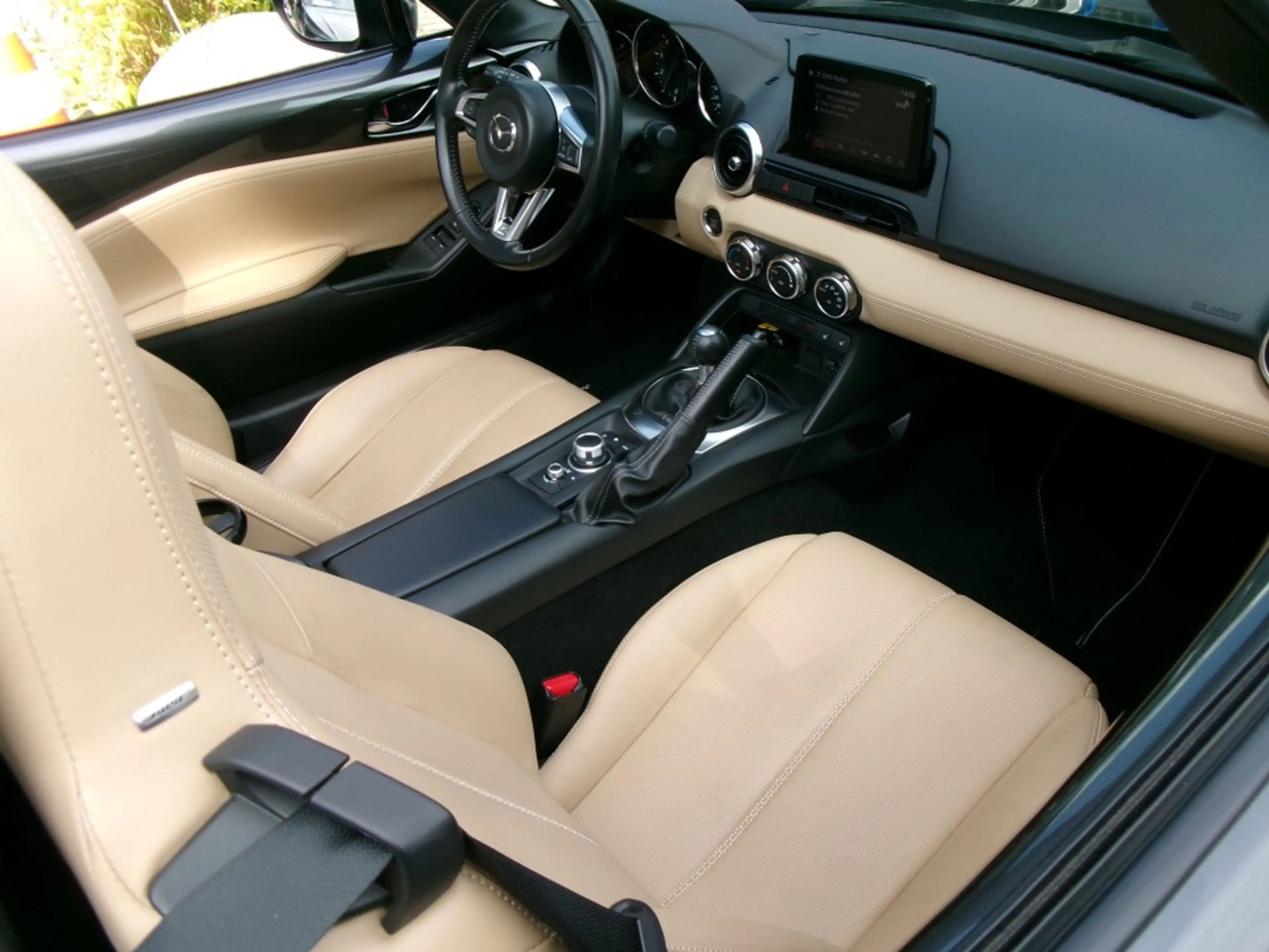 Mazda MX-5 Roadster SKYACTIV-G 1.5 6GS AL-Selection DES-P ACT — photo 12