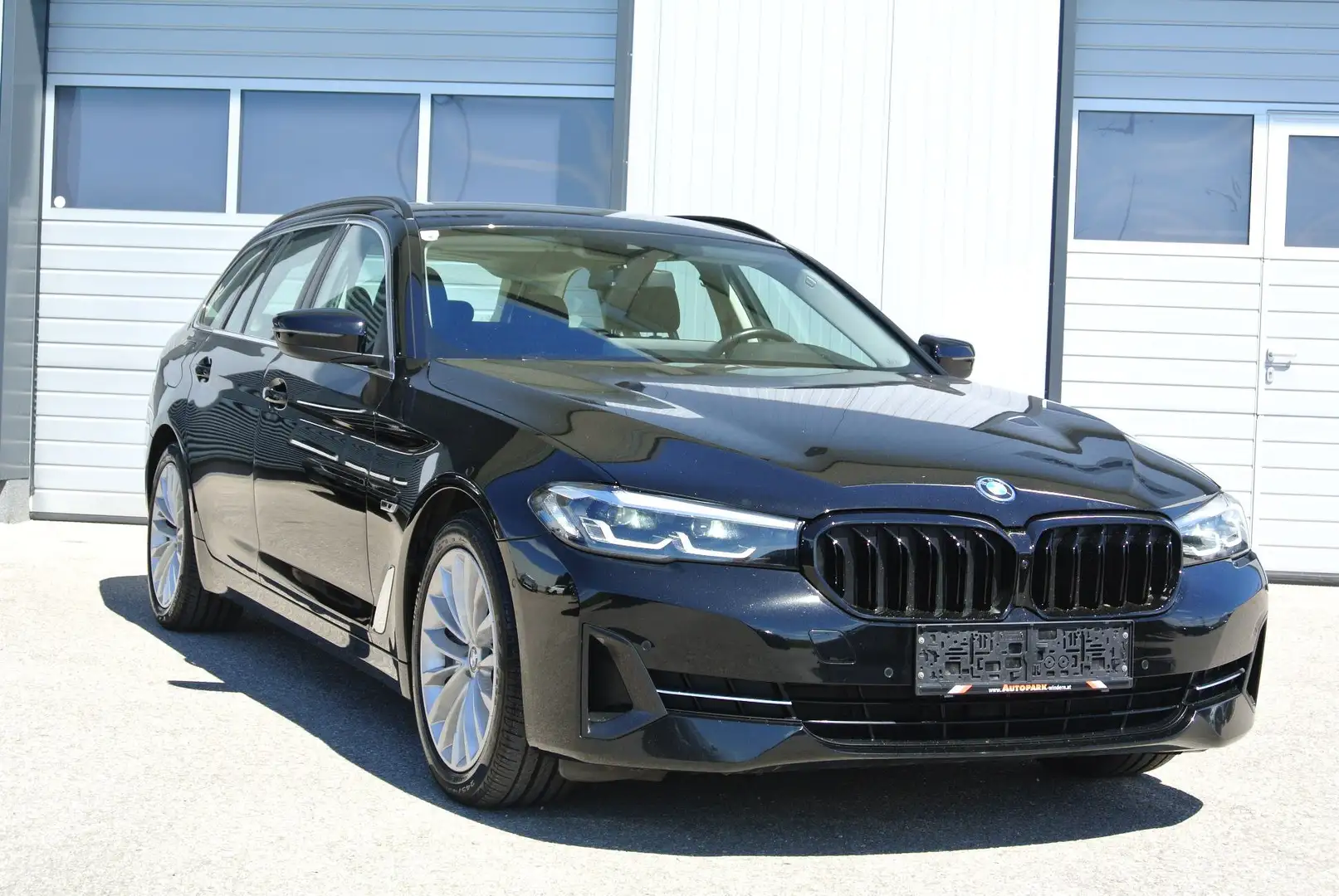 BMW 530 e xdrive touring Aut. * Live-Cockpit * 1. BESITZ Schwarz - 1