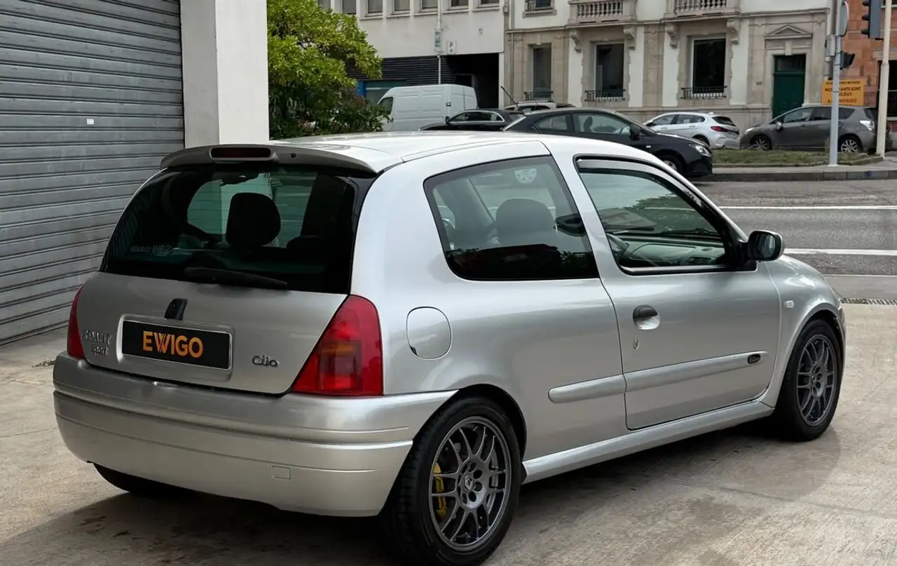 Renault Clio II 2.0 16S 172 3P SHIFTLIGHT + LIGNE InoxCar, foto 2