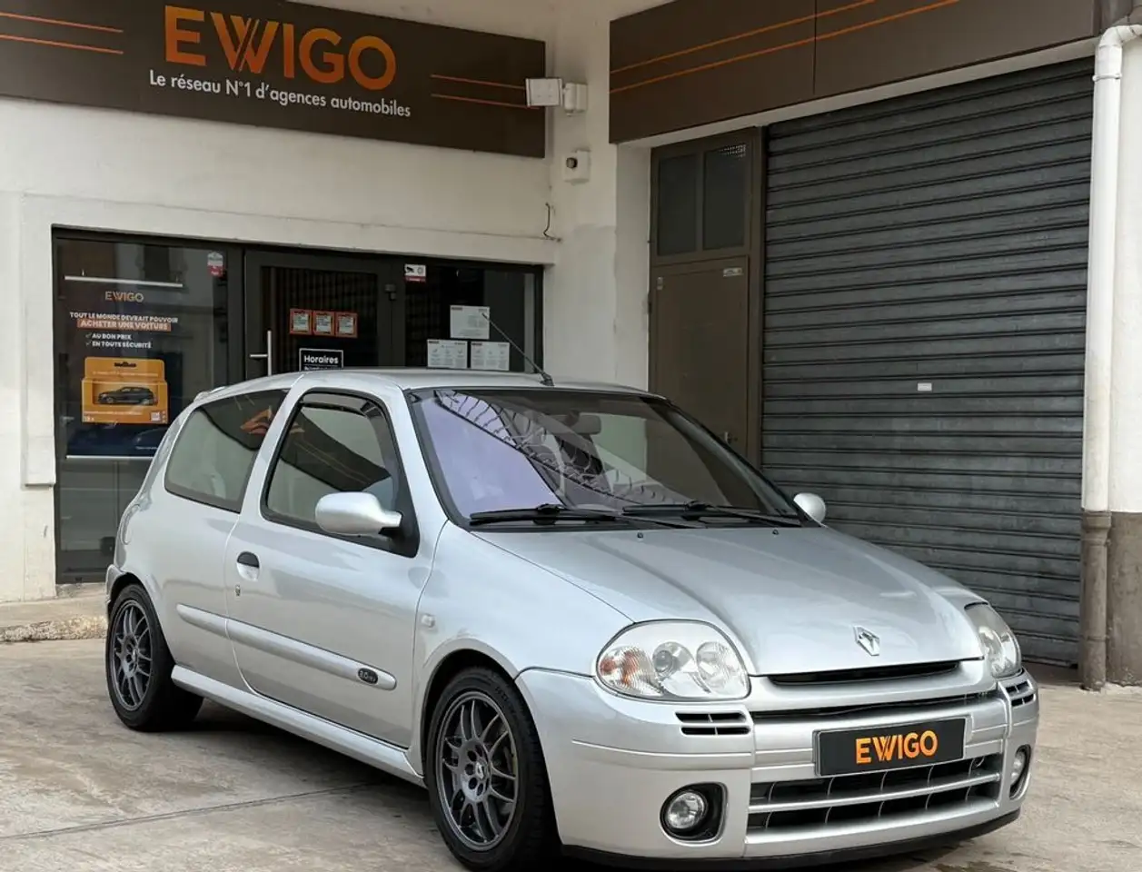 Renault Clio II 2.0 16S 172 3P SHIFTLIGHT + LIGNE InoxCar, foto 1