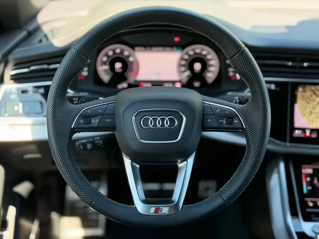 Audi Q8 view 13