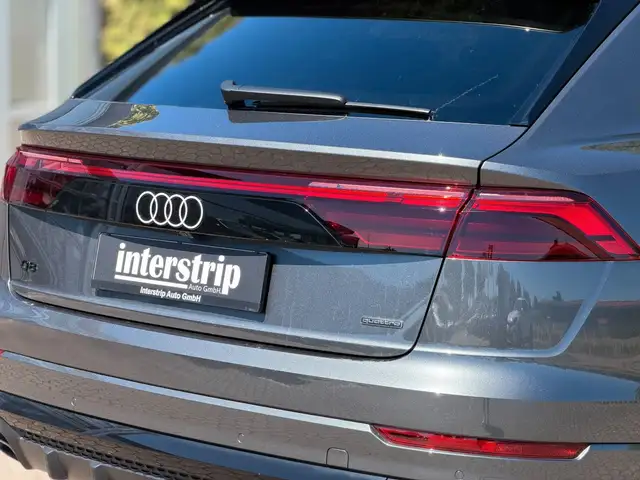 Audi Q8 view 8