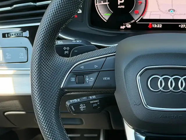 Audi Q8 view 14