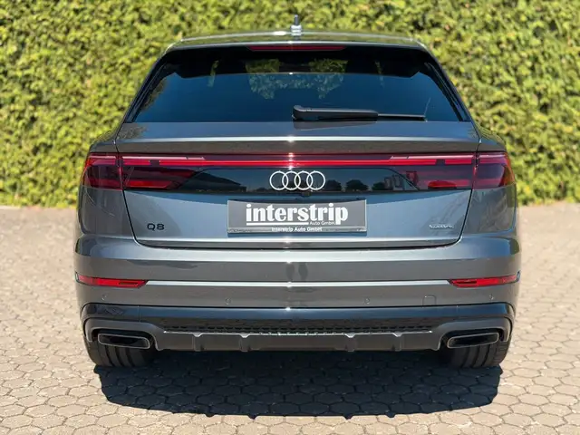 Audi Q8 view 5