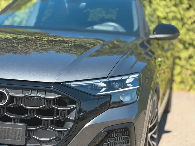 Audi Q8 view 7