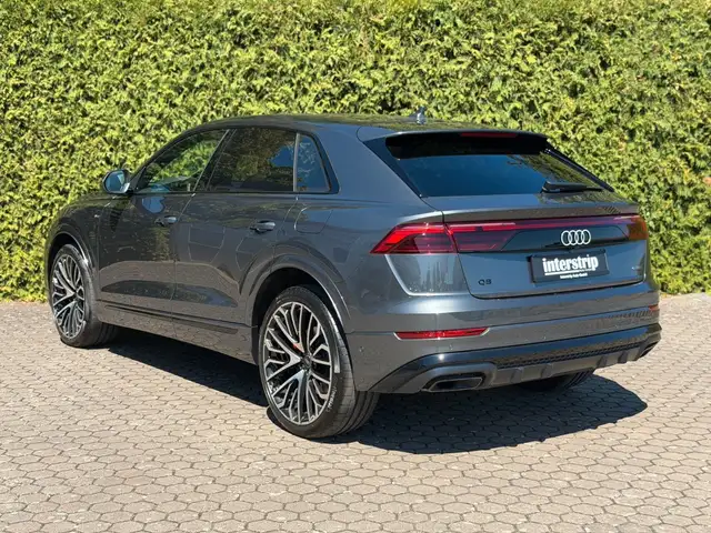 Audi Q8 view 4
