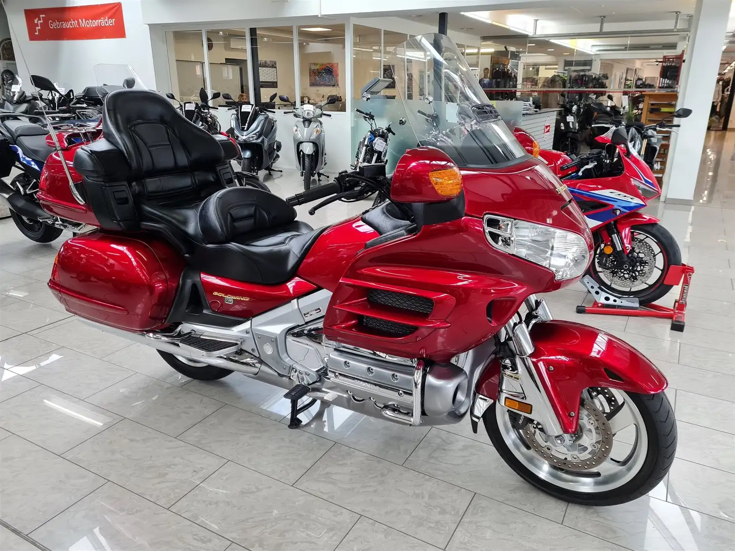 Honda Gold Wing Roşu - 1