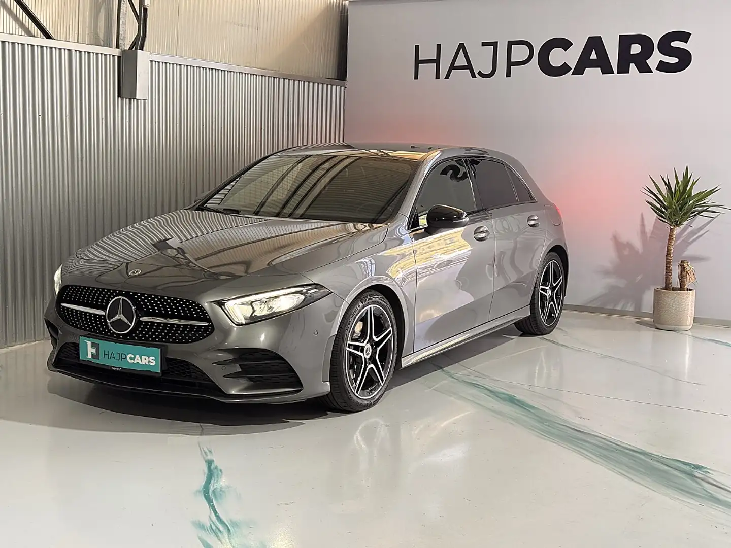 Mercedes-Benz A 180 d AMG Line 8 fach/RF Kamera/SHZ Silber - 1