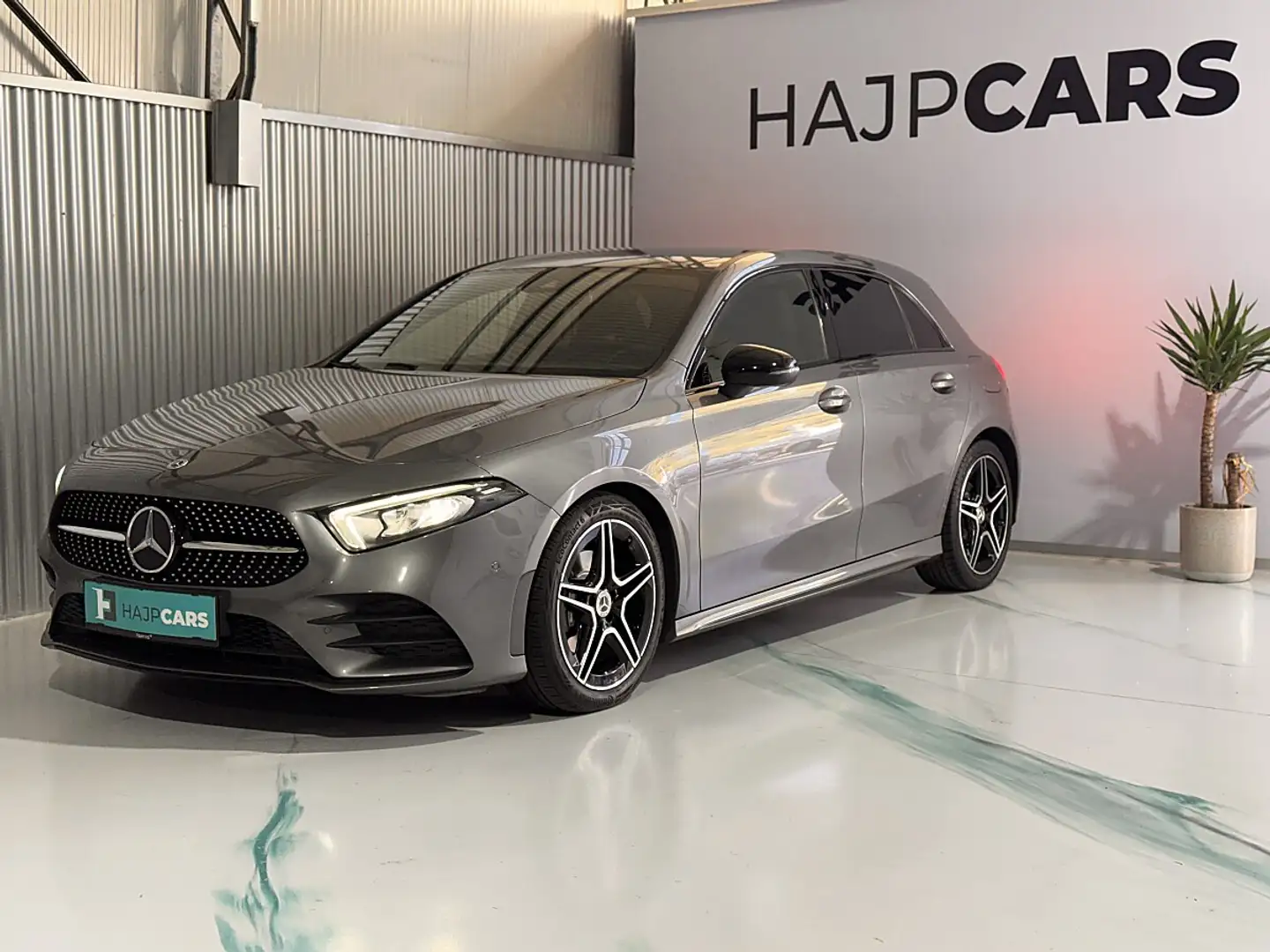 Mercedes-Benz A 180 d AMG Line 8 fach/RF Kamera/SHZ Silber - 2