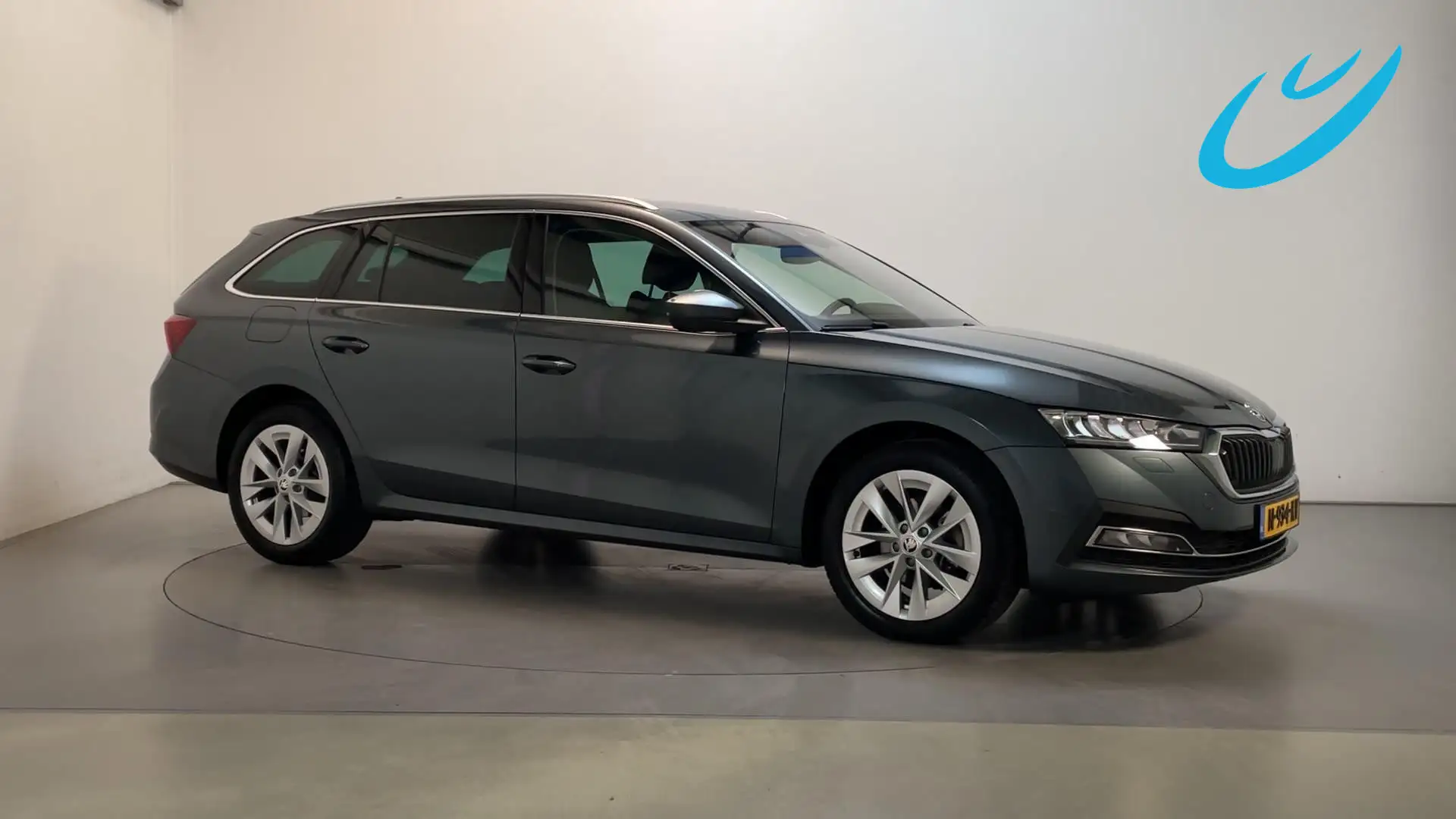 Skoda Octavia Combi 1.0 e-TSI DSG Business Edition Plus Virtual Grijs - 1