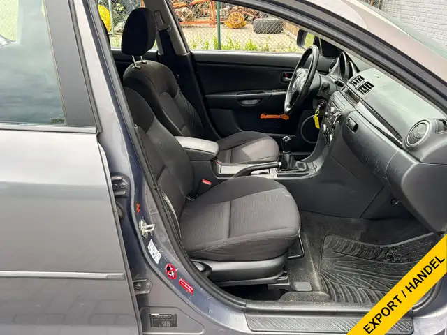 Mazda Mazda3 view 6
