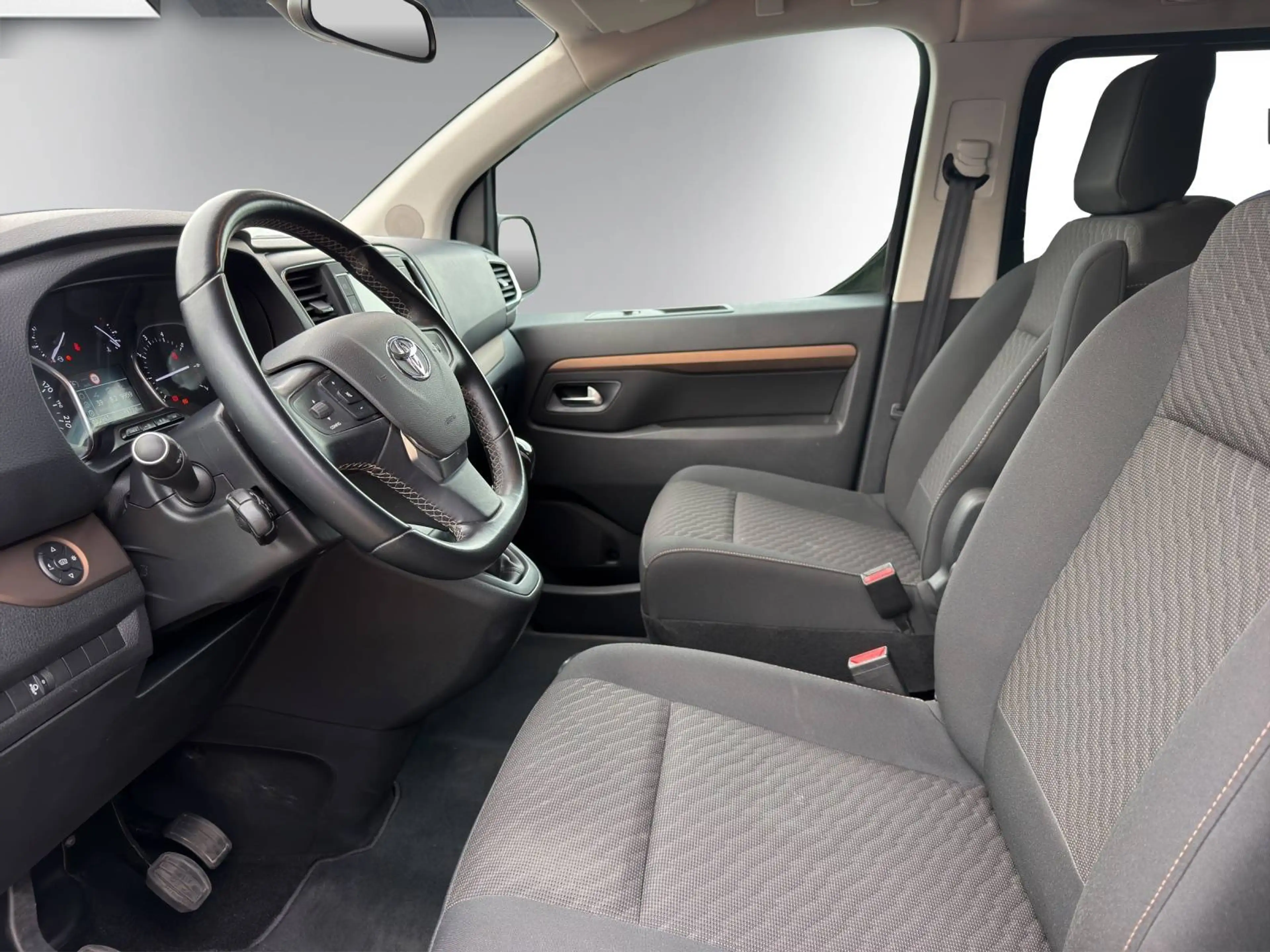 Toyota Proace Proace 2,0-l-D-4D L1 (8-Si.) Verso Team D — photo 9