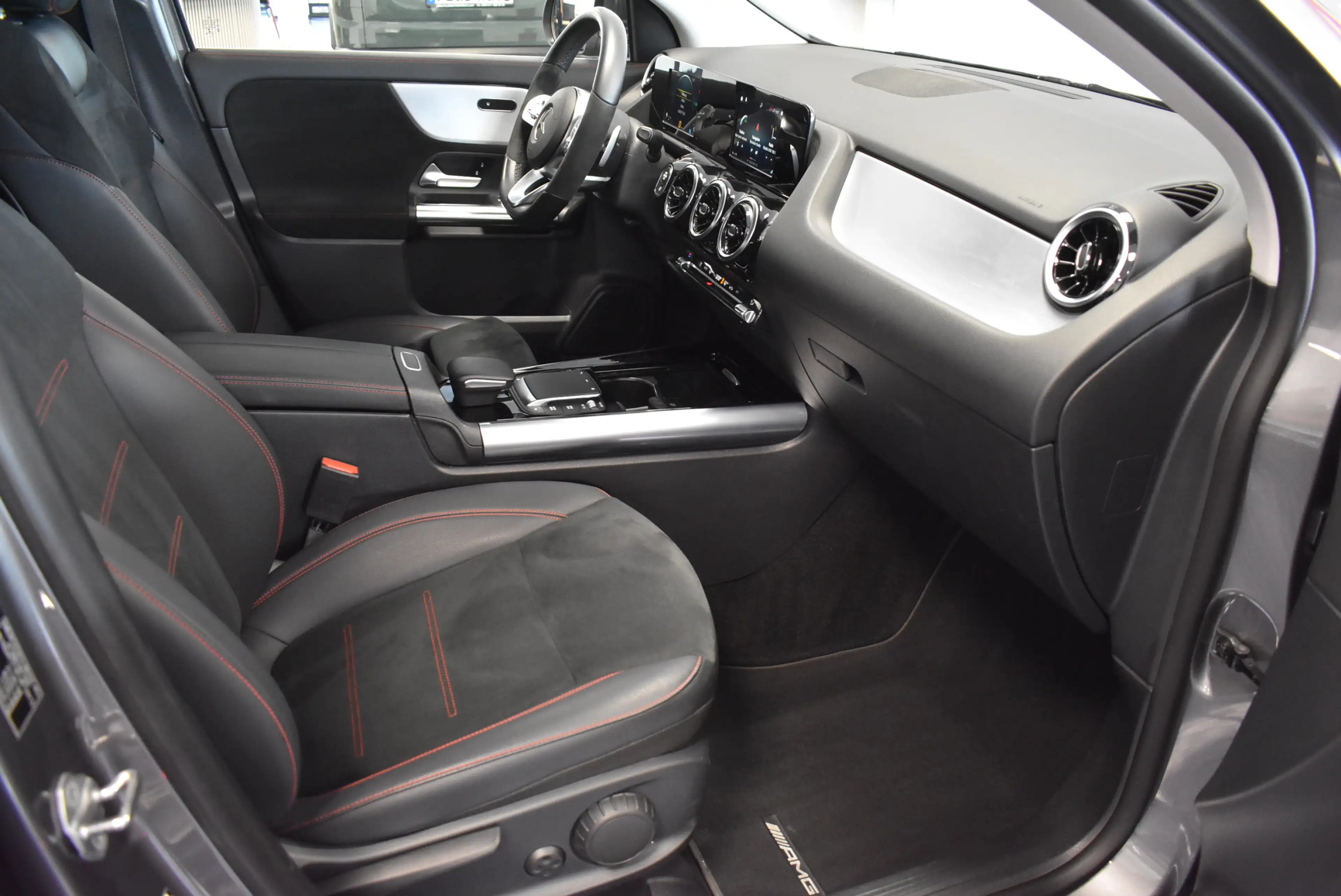 Mercedes-Benz GLA 220 d AMG Line Aut Nav LED Alcant 1-Hand AHK — photo 7