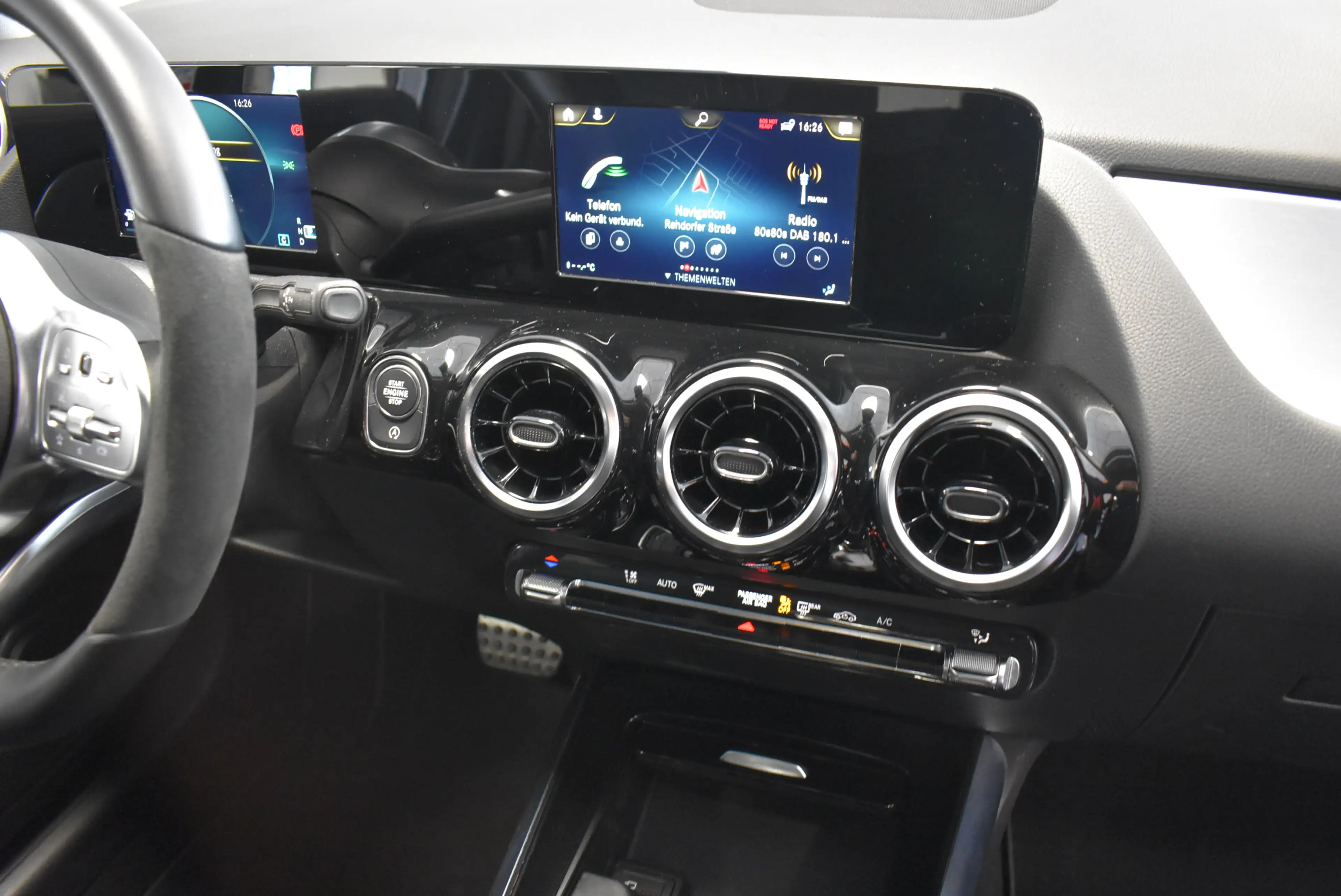 Mercedes-Benz GLA 220 d AMG Line Aut Nav LED Alcant 1-Hand AHK — photo 8