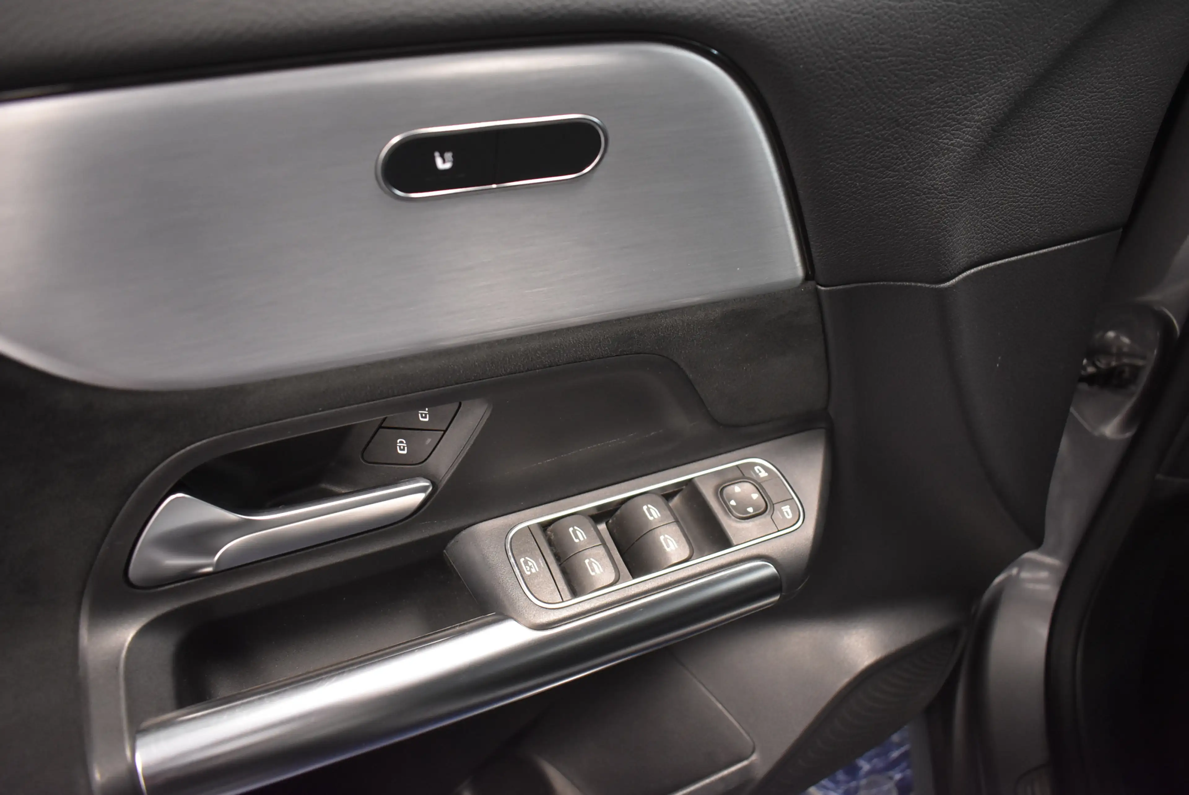 Mercedes-Benz GLA 220 d AMG Line Aut Nav LED Alcant 1-Hand AHK — photo 11