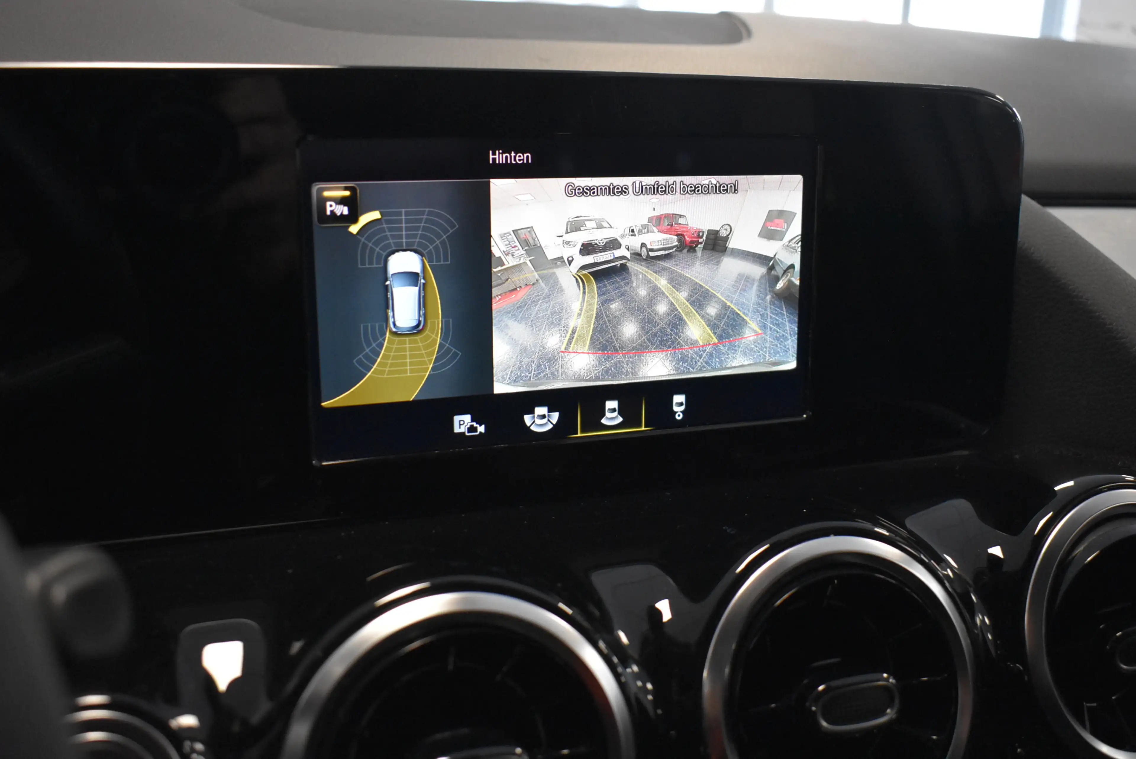 Mercedes-Benz GLA 220 d AMG Line Aut Nav LED Alcant 1-Hand AHK — photo 9