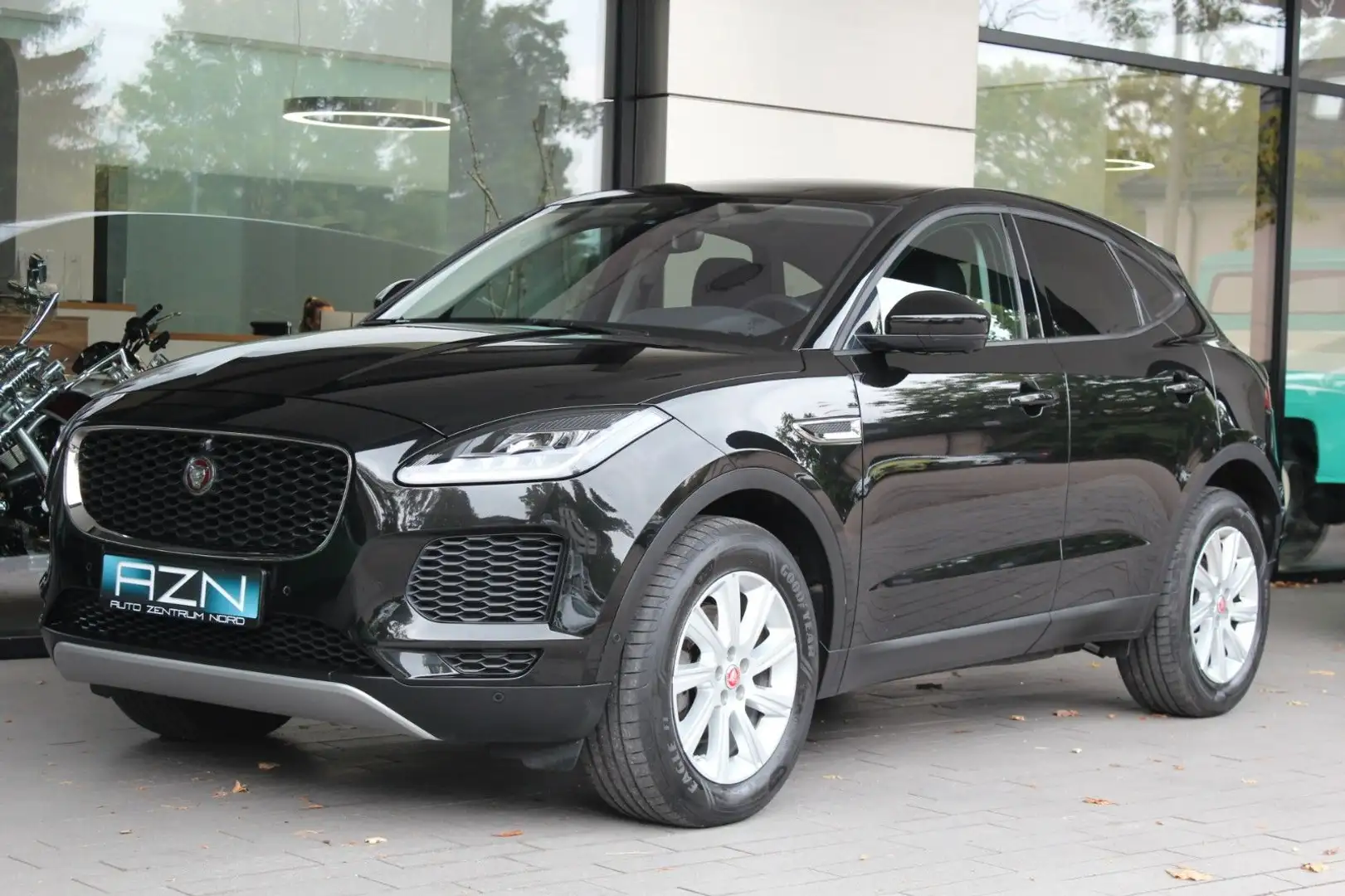 Jaguar E-Pace E-PACE D180 S AWD mit Standheizung Noir - 1