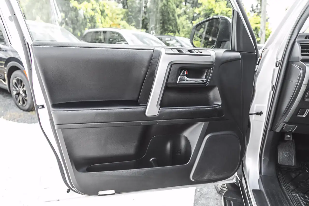 Toyota 4-Runner снимка Toyota 4-Runner