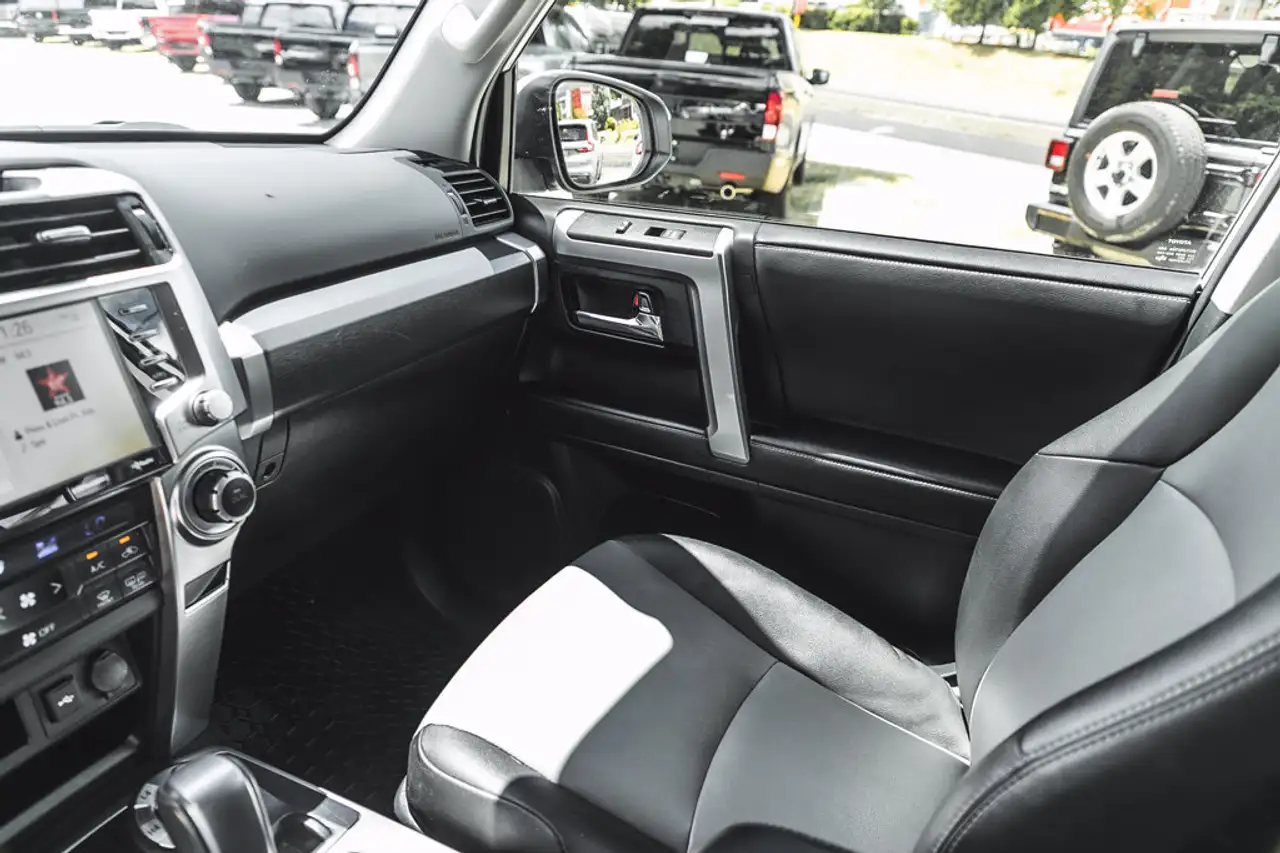 Toyota 4-Runner снимка Toyota 4-Runner