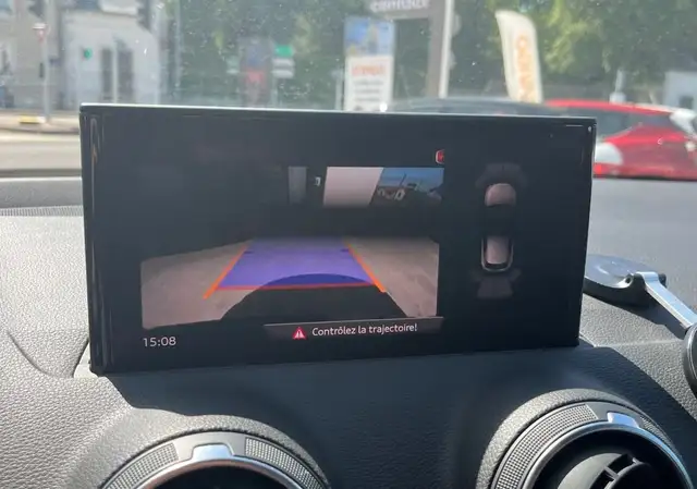 Audi Q2 view 7
