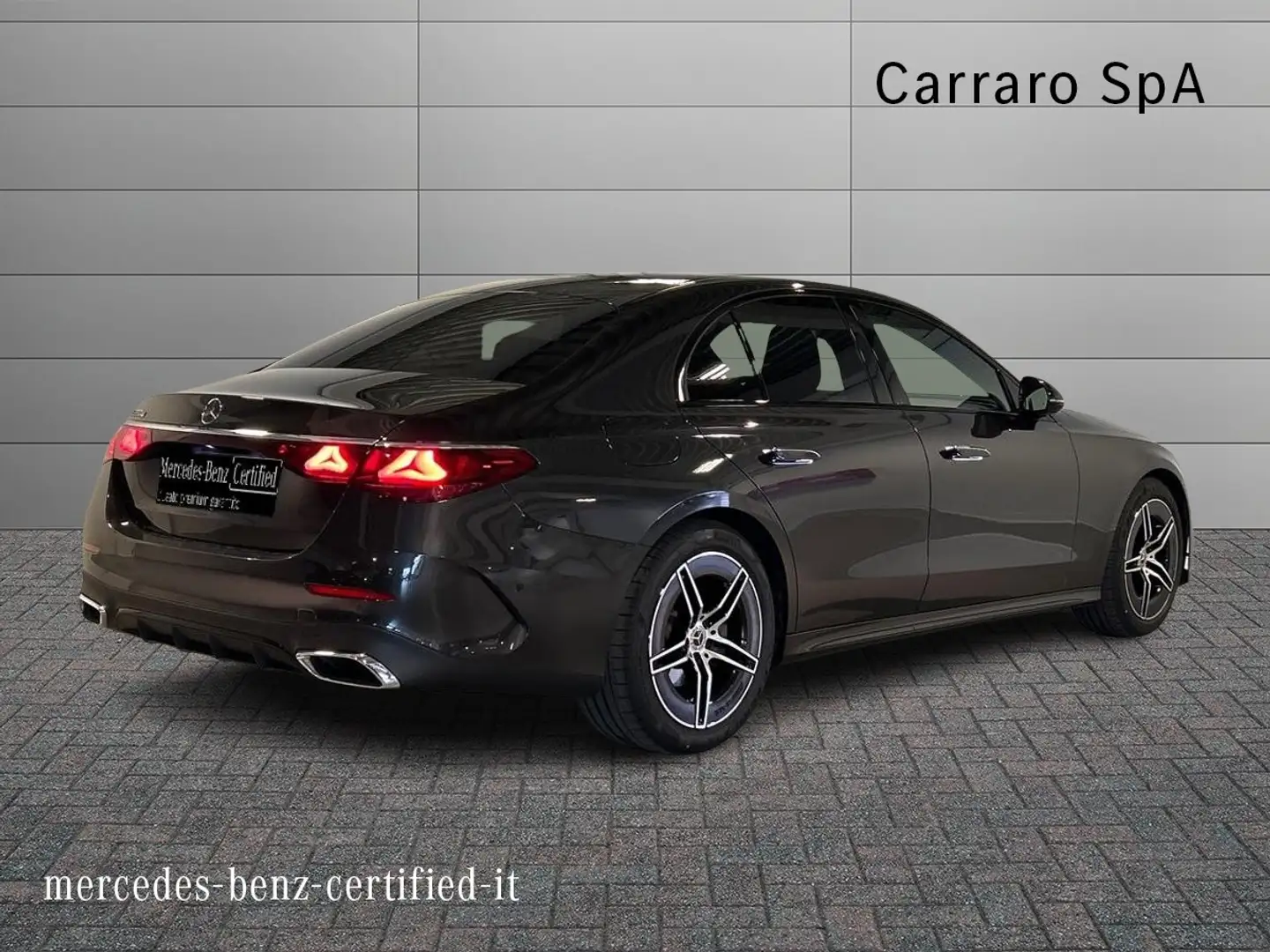 Mercedes-Benz E 220 - E 220 d AMG Line Advanced auto Grijs - 2