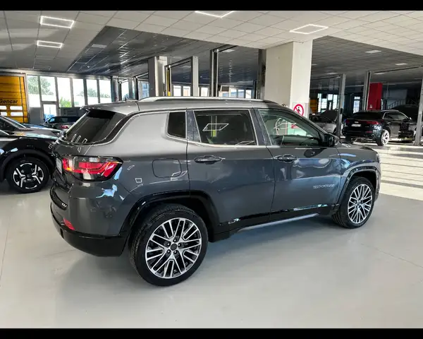 Jeep Compass view 3
