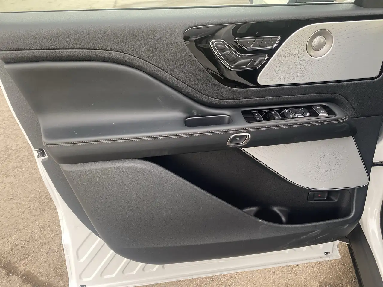 Lincoln Aviator снимка Lincoln Aviator