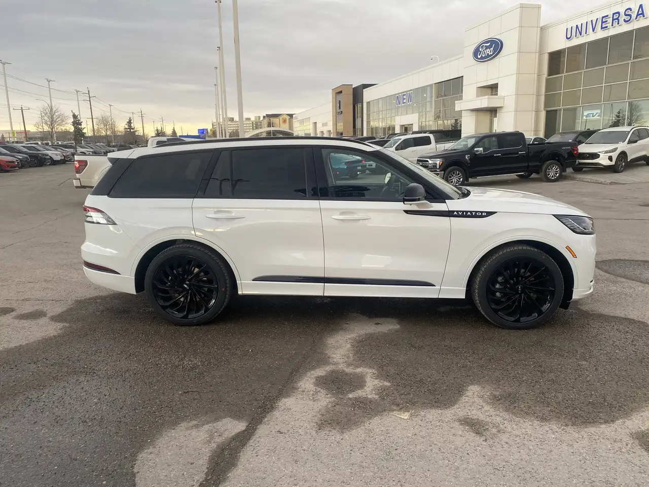 Lincoln Aviator снимка Lincoln Aviator