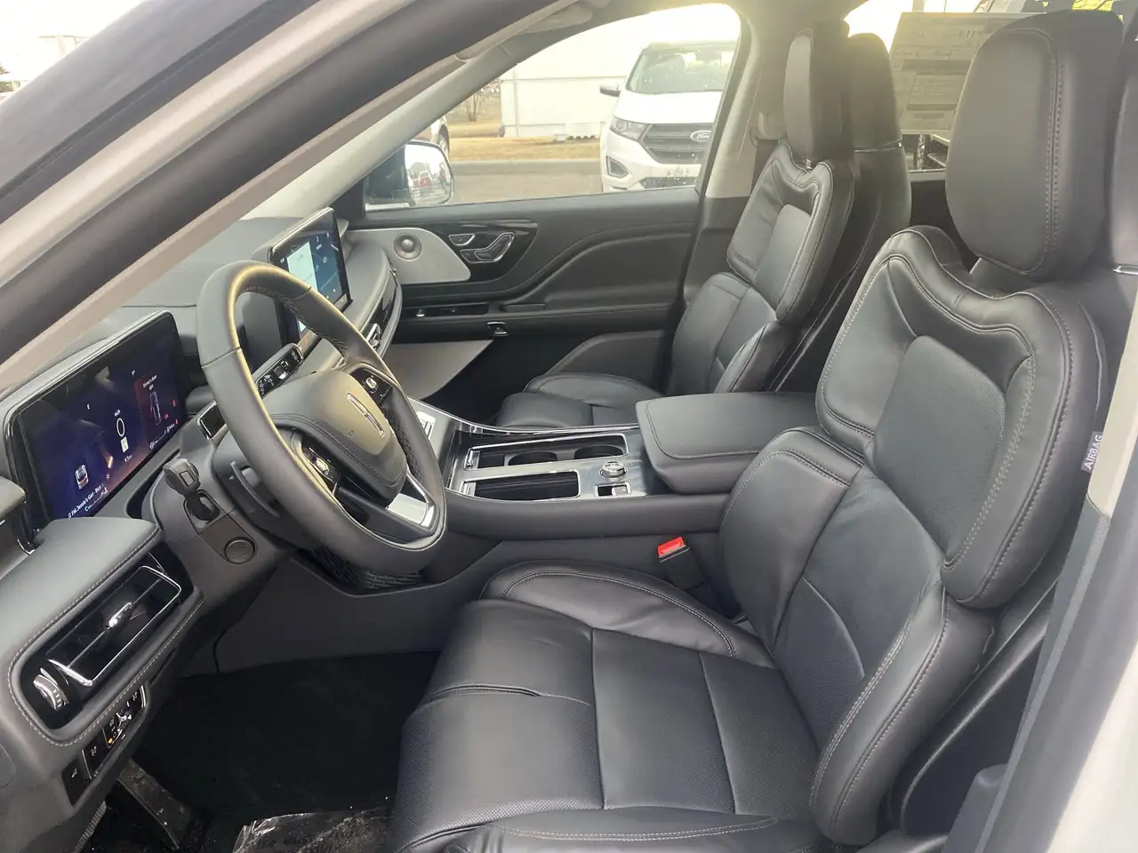 Lincoln Aviator снимка Lincoln Aviator