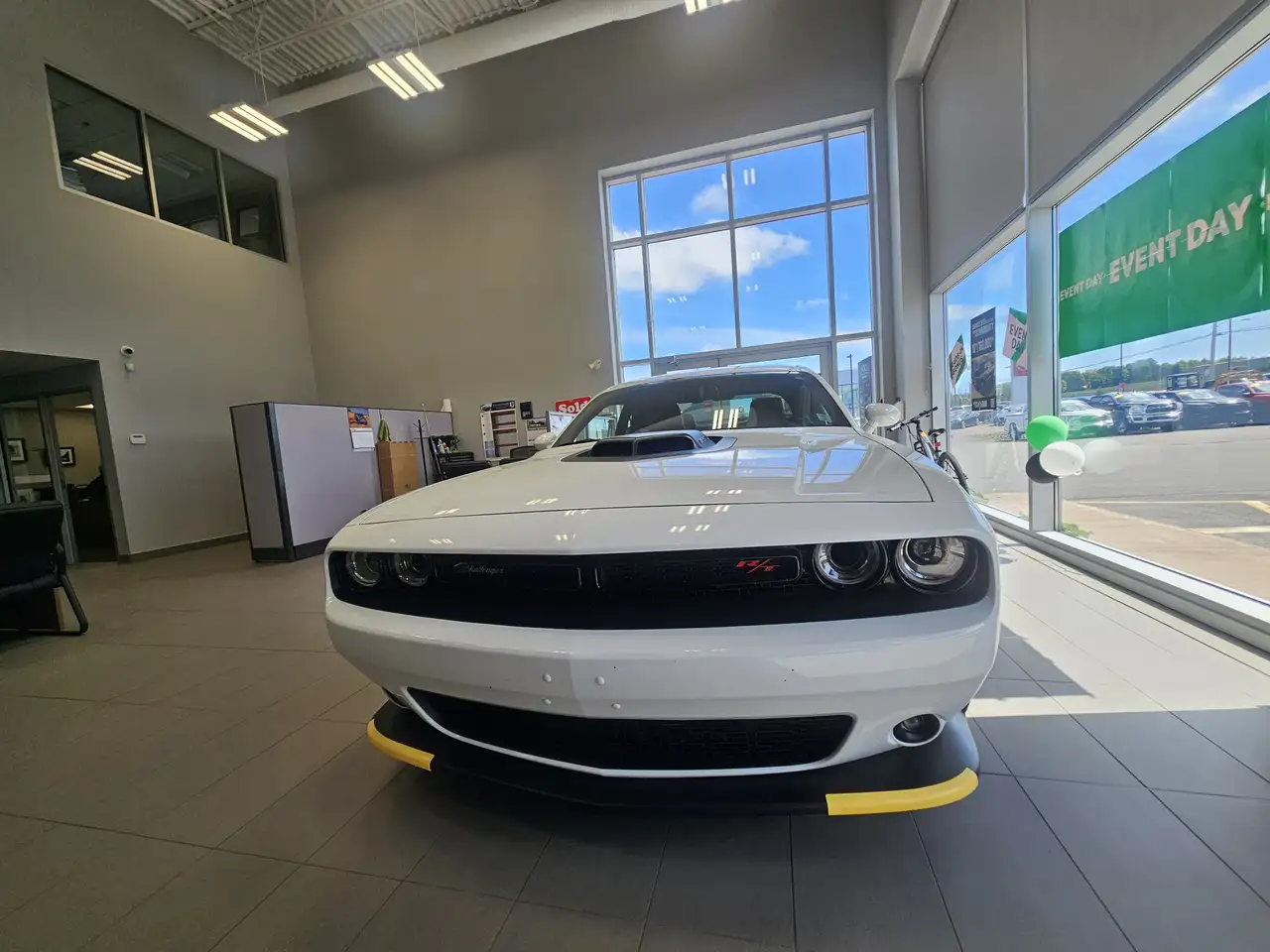 Dodge Challenger снимка Dodge Challenger