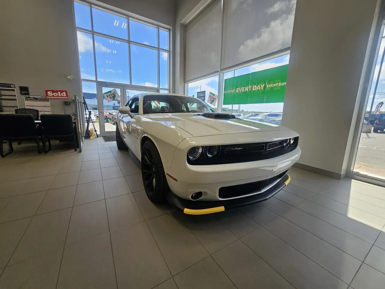 Dodge Challenger снимка Dodge Challenger